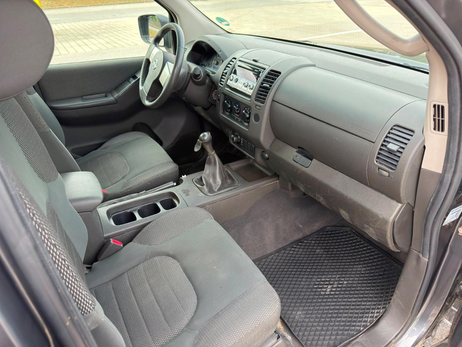 Nissan Navara King Cab 2.5 dCi | 190 ch | BVM | 4 places | Attelage | Climatisation | Différentiel autobloquant