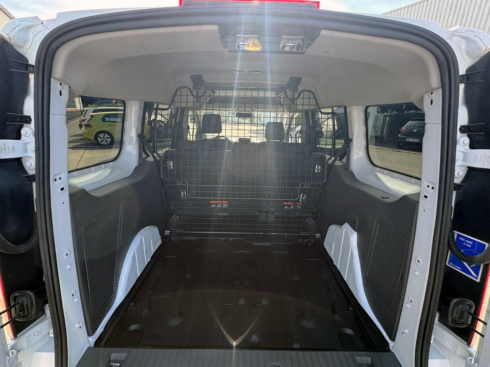 Fahrzeugabbildung Ford Transit Connect Kombi L2 1.5 EB Aut. Trend KAM