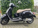 Vespa 300 GTS schwarz Akrapovic Sportauspuff 1. Hand - Vespa Motorräder in Düsseldorf