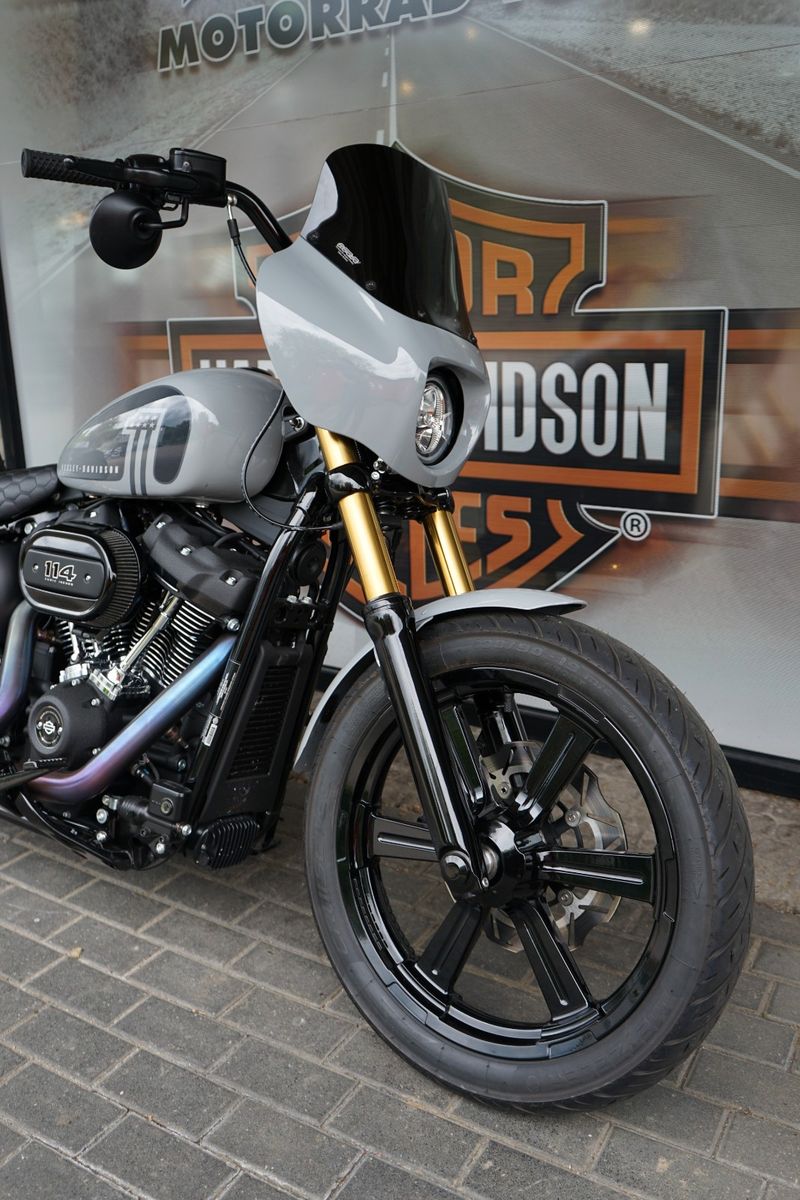 Fahrzeugabbildung Harley-Davidson Softail Street Bob 114 CLUBSTYLE Öhlins Zard DON