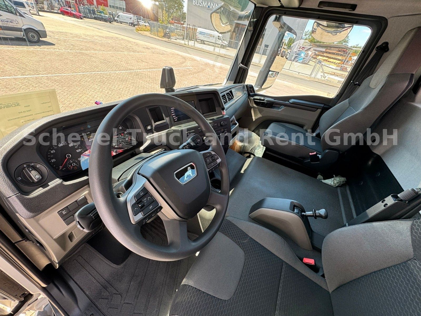 Fahrzeugabbildung MAN TGM 18.320 Dreiseitenkipper mit HMF 1320 K3 /4x2