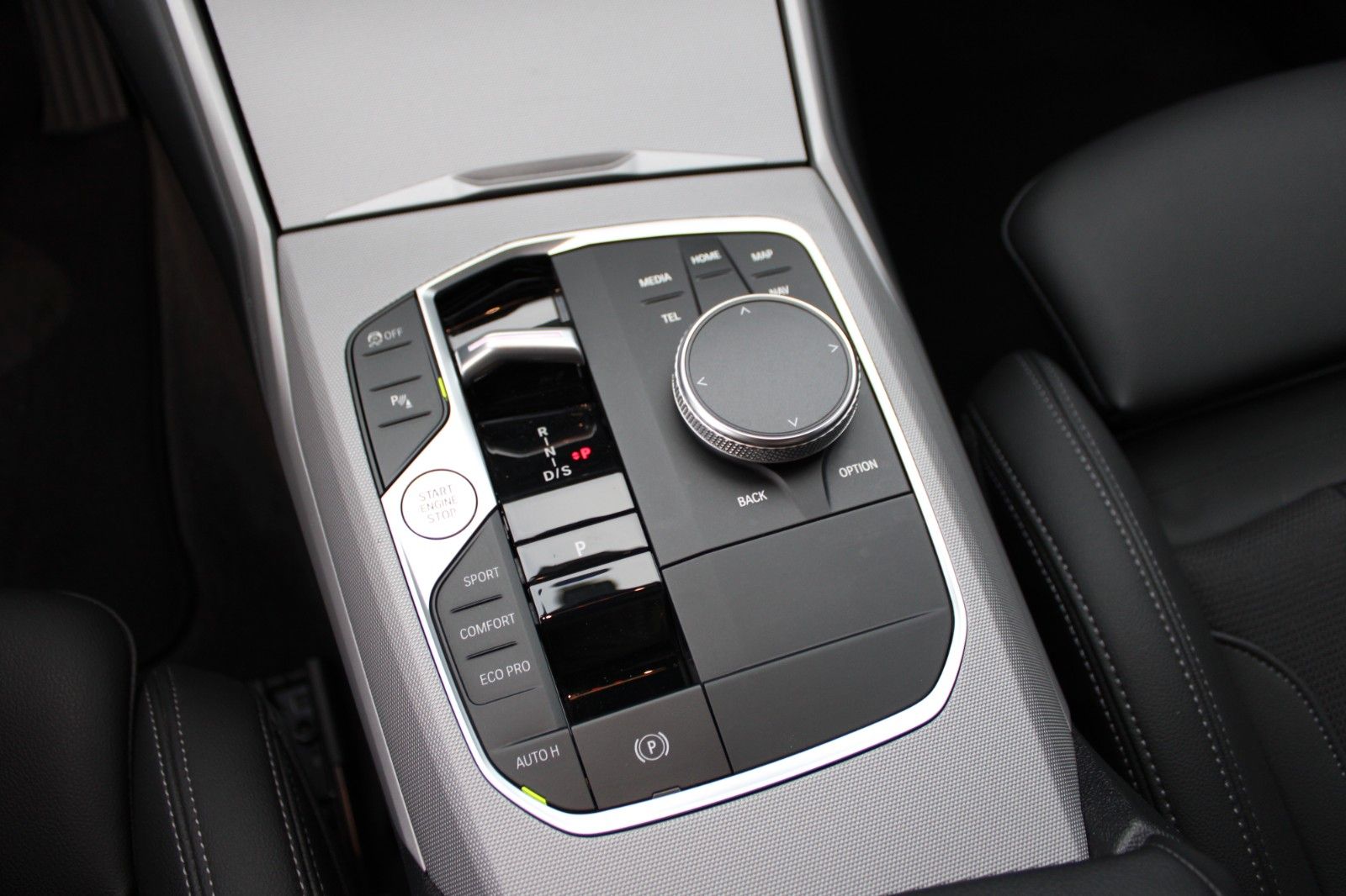 BMW 318d Touring LEDER AHK PDC LED NAVI SHZ foto 23