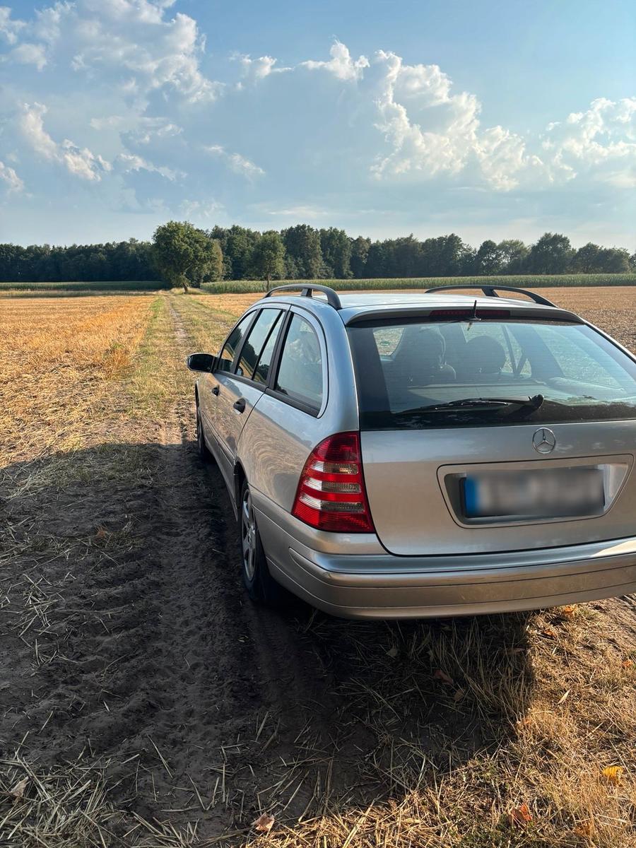 Mercedes-Benz C180 2004 — engine 143 HP (105kW)