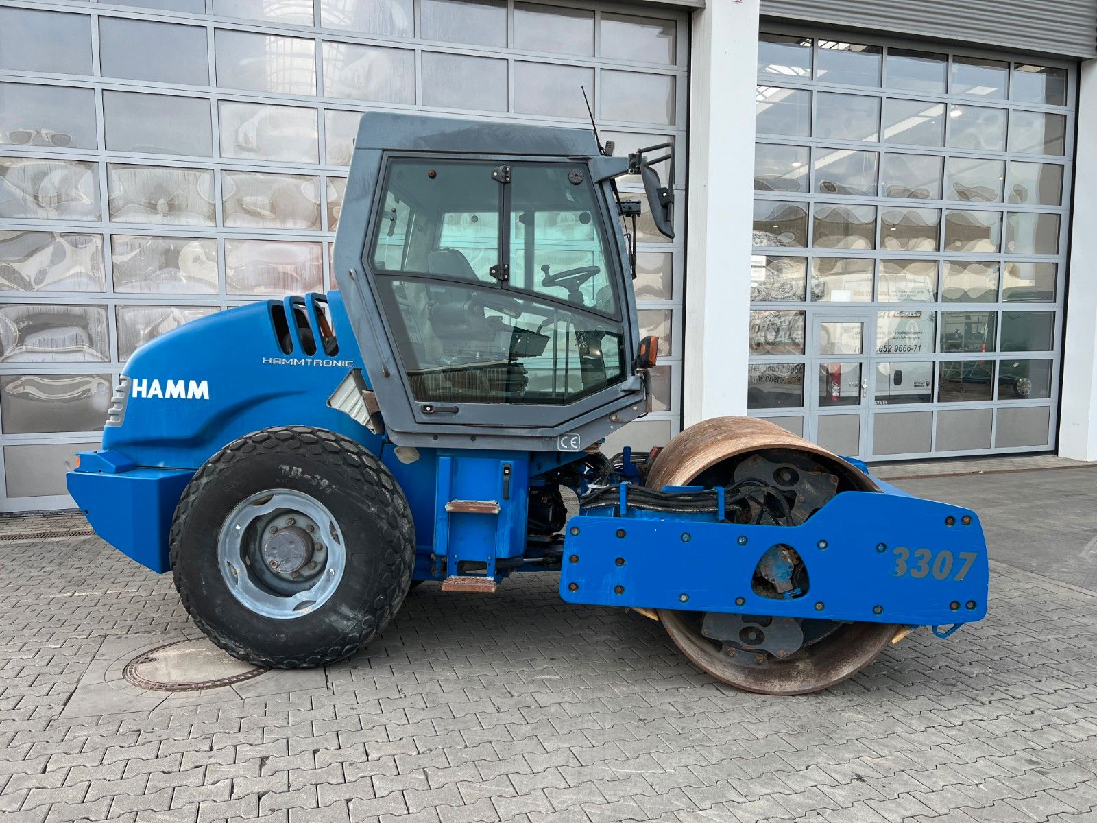 Fahrzeugabbildung Hamm 3307 HT / Walzenzug / 4.958h / 2001