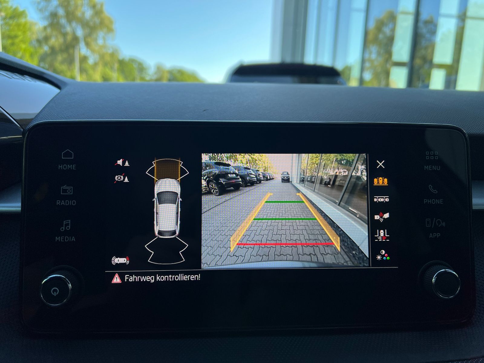 Fahrzeugabbildung SKODA Fabia Selection Tour 1.0 TSI *Vorb. AHK, LED, Ka