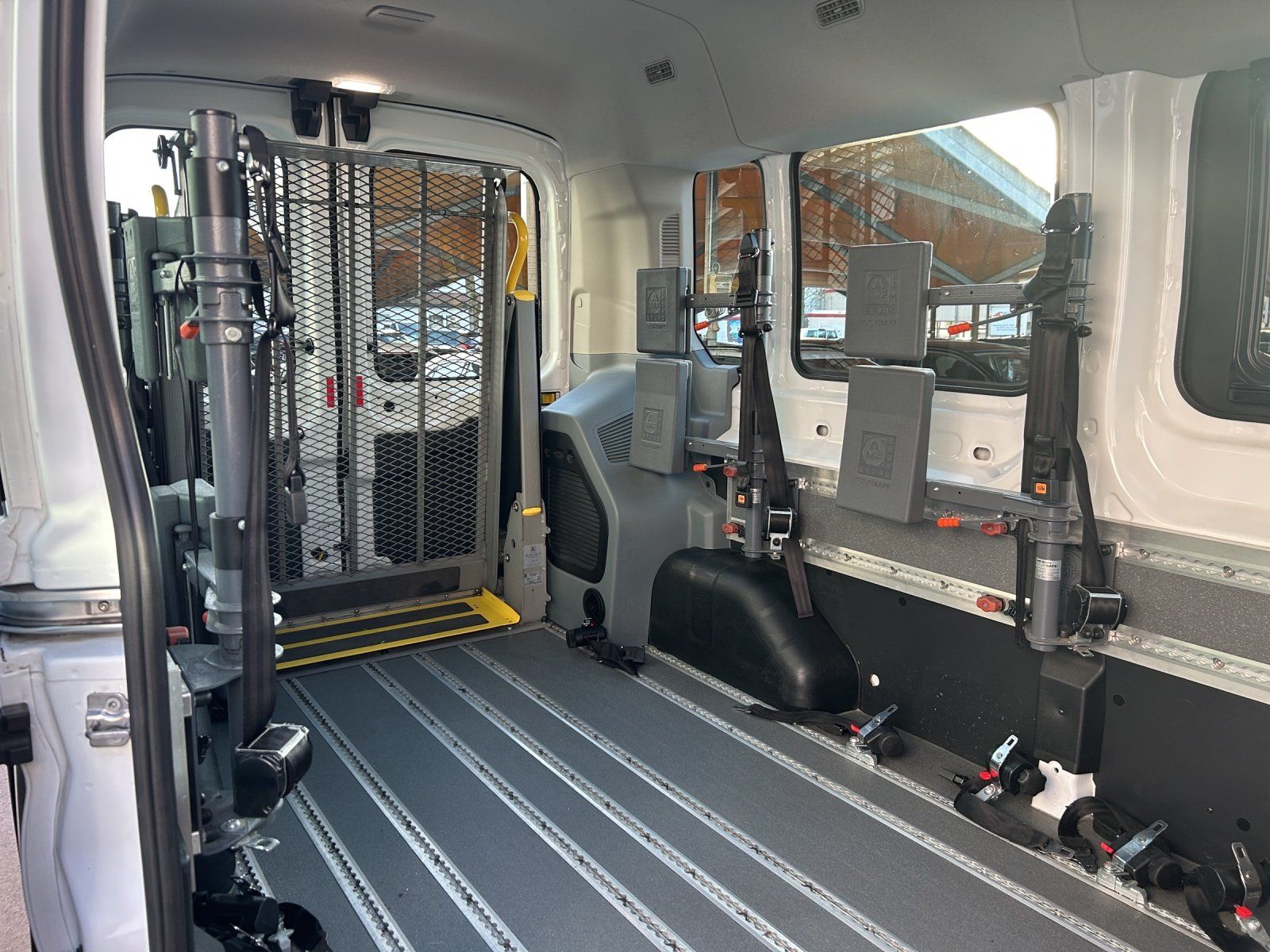 Fahrzeugabbildung Ford Transit FT 350 2.0 TDCi L3 FWD RAMPE/STANDHZG/