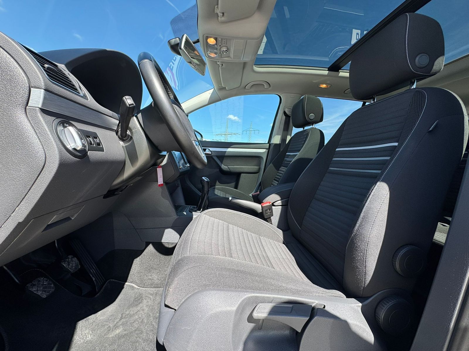 Fahrzeugabbildung Volkswagen Touran 2.0 TDI Cup PANO*BI-XENON*KLIMA*PDC*SHZ