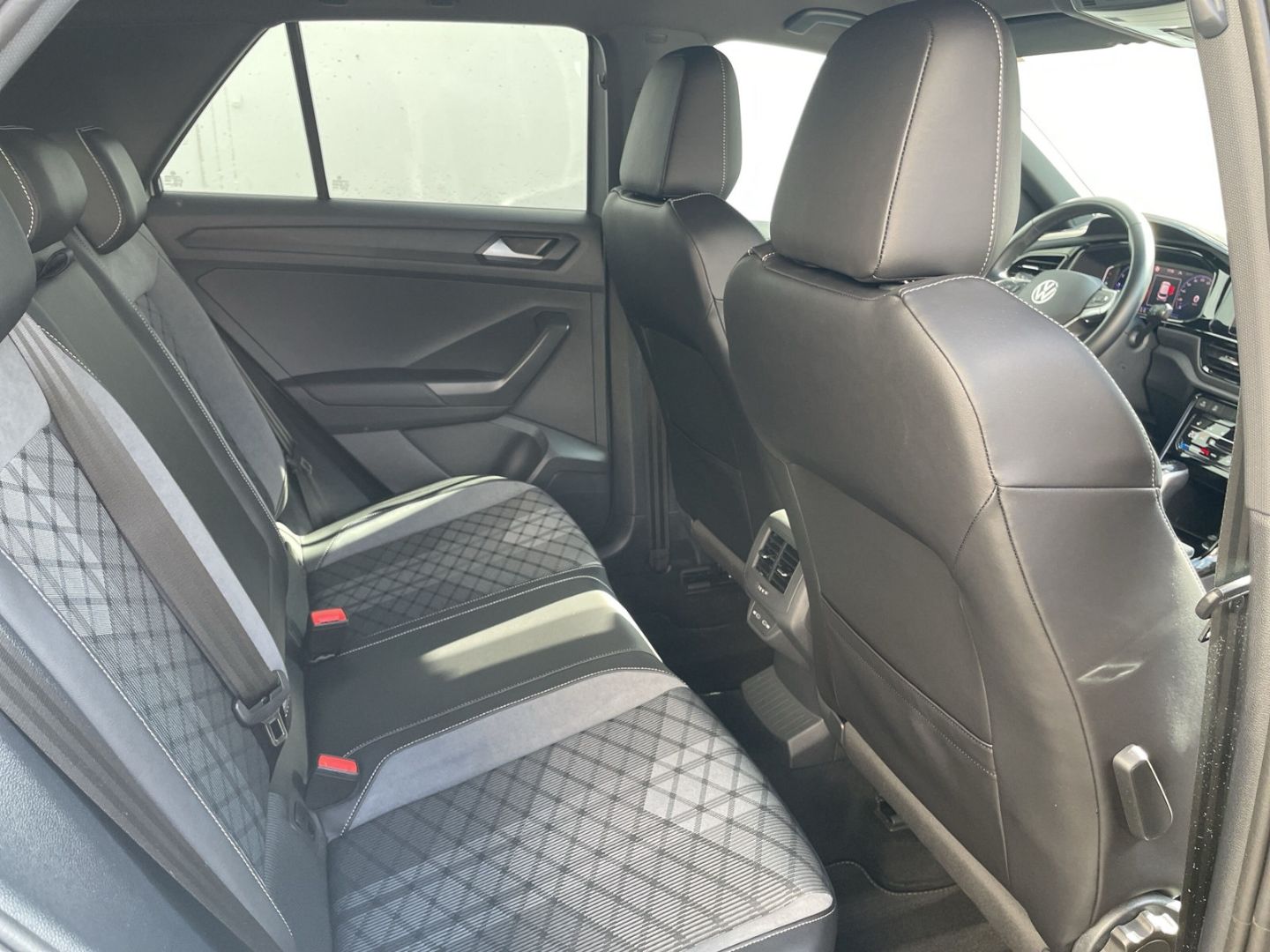 T-Roc 1.5 TSI DSG R-Line Black Style AHK/Matrix/