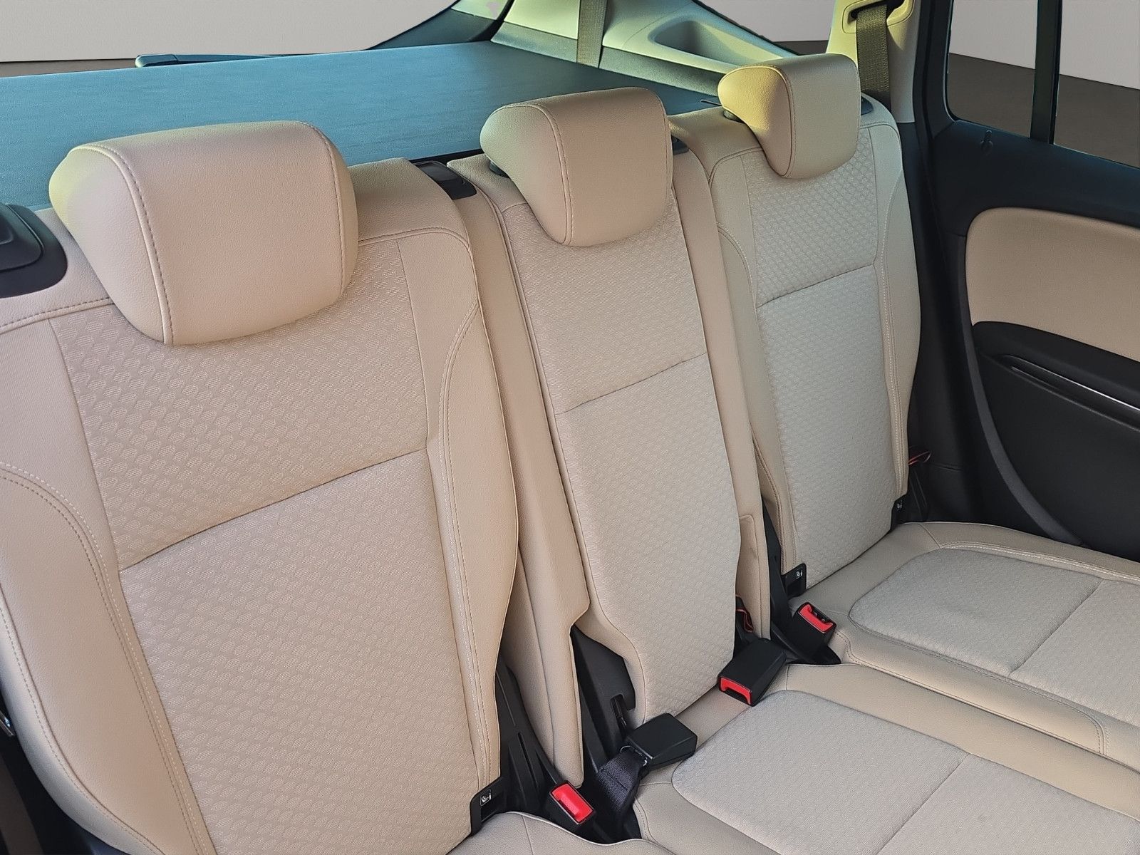 Fahrzeugabbildung Opel Zafira Tourer 7-SiTZER+AUTOMATiK+KAMERA+PANORAMA