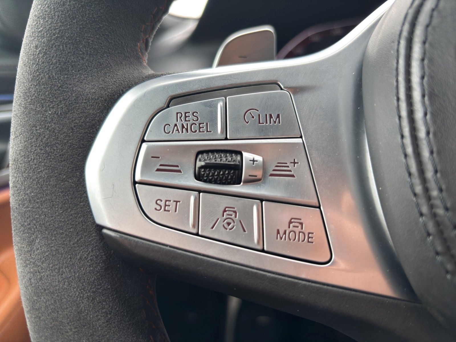 Fahrzeugabbildung BMW 750Li xDrive HUD/Skylounge/H&K/Massage/Luftf.