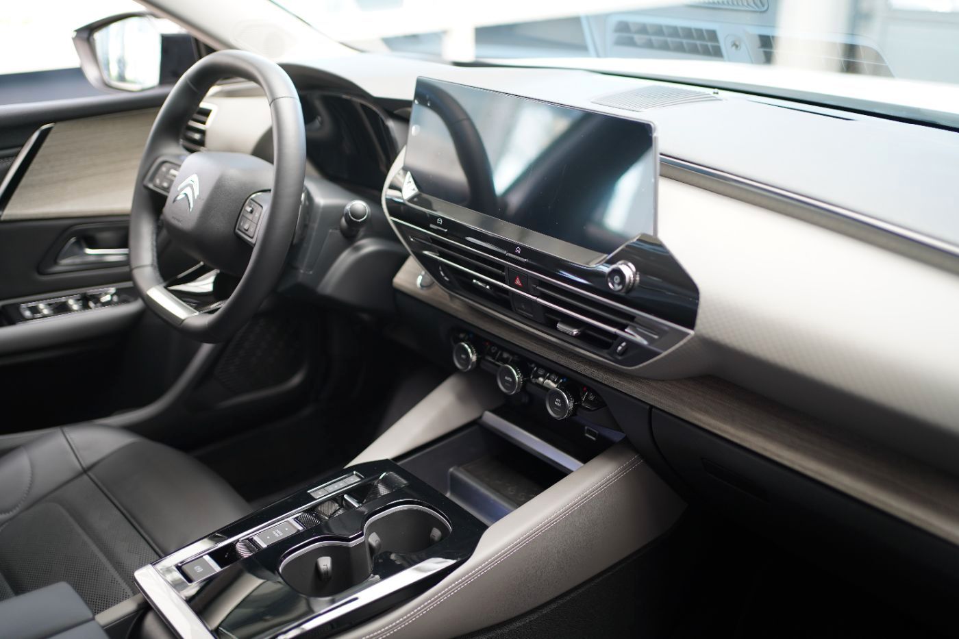 Fahrzeugabbildung Citroën C5 X Hybrid 145 DCS6 Plus Automatik Winter Paket