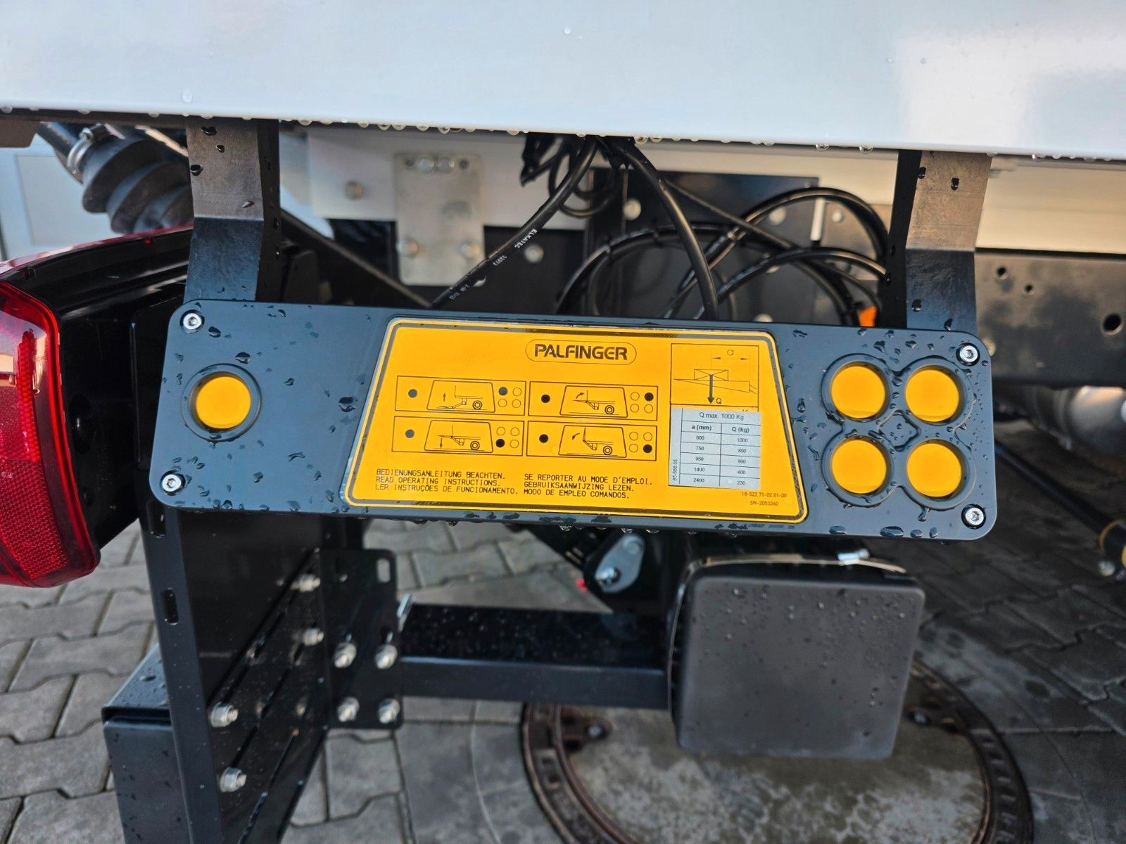 Fahrzeugabbildung Iveco Eurocargo ML80E21 Koffer LBW