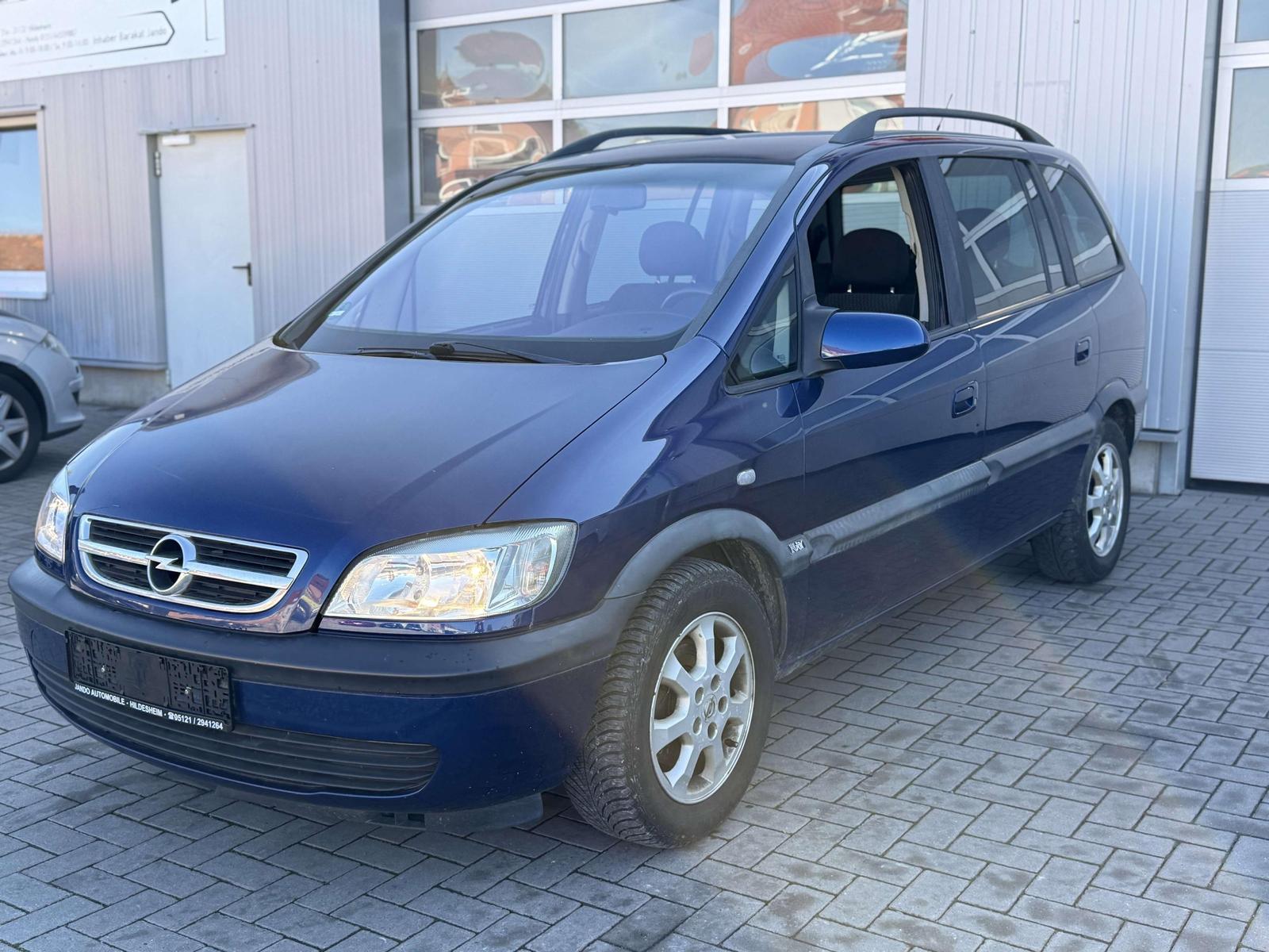Opel Zafira 2005 — interior