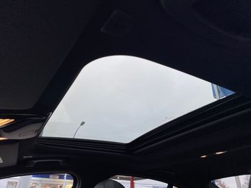 BMW 330d xDrive Limousine M Sportpaket HK HiFi DAB
