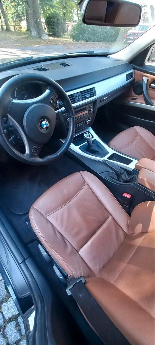 BMW 320 2011 — photo 12