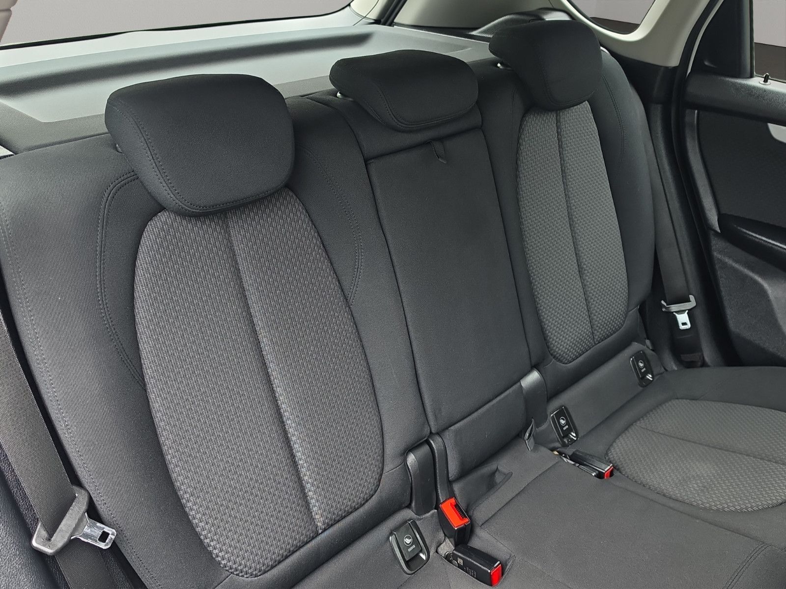 Fahrzeugabbildung BMW 218 2 Active Tourer 218 i TÜV SERVICE NEU