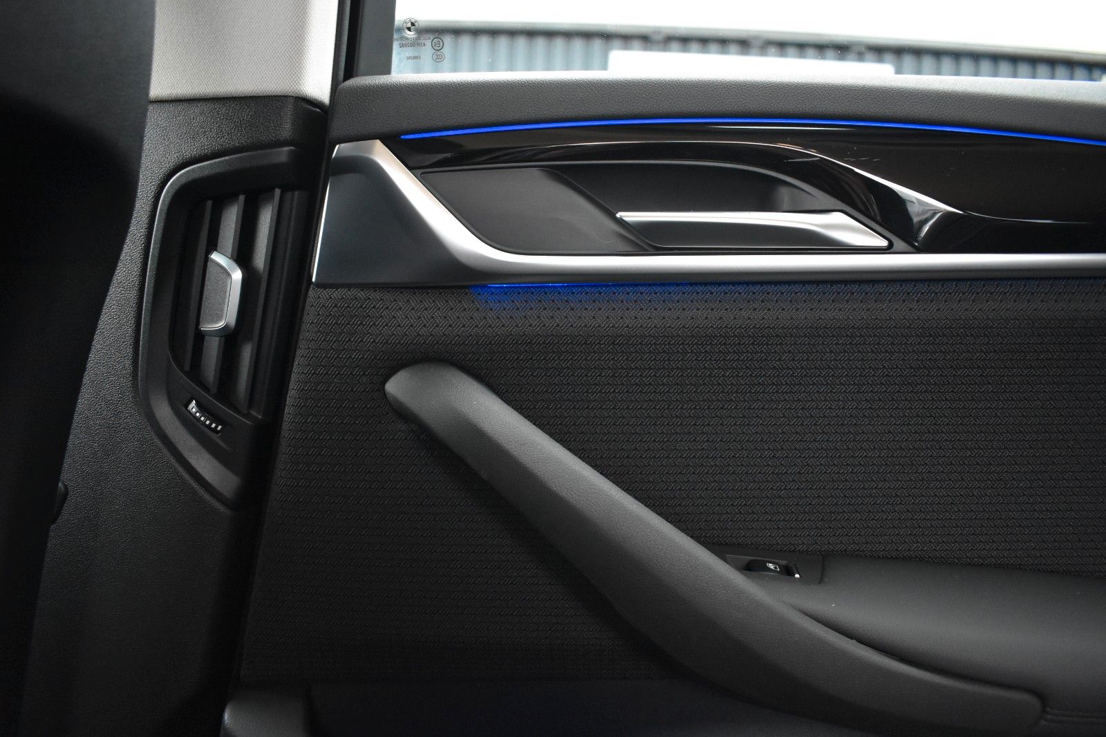 Fahrzeugabbildung BMW 520d Touring M Sportfahrwerk HUD AHK Keyless ACC