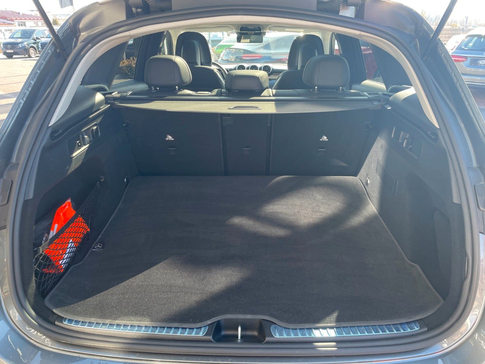 Fahrzeugabbildung Mercedes-Benz GLC 200 4M AVANTGARDE Pano+Burm+360°+Distr+Ambie