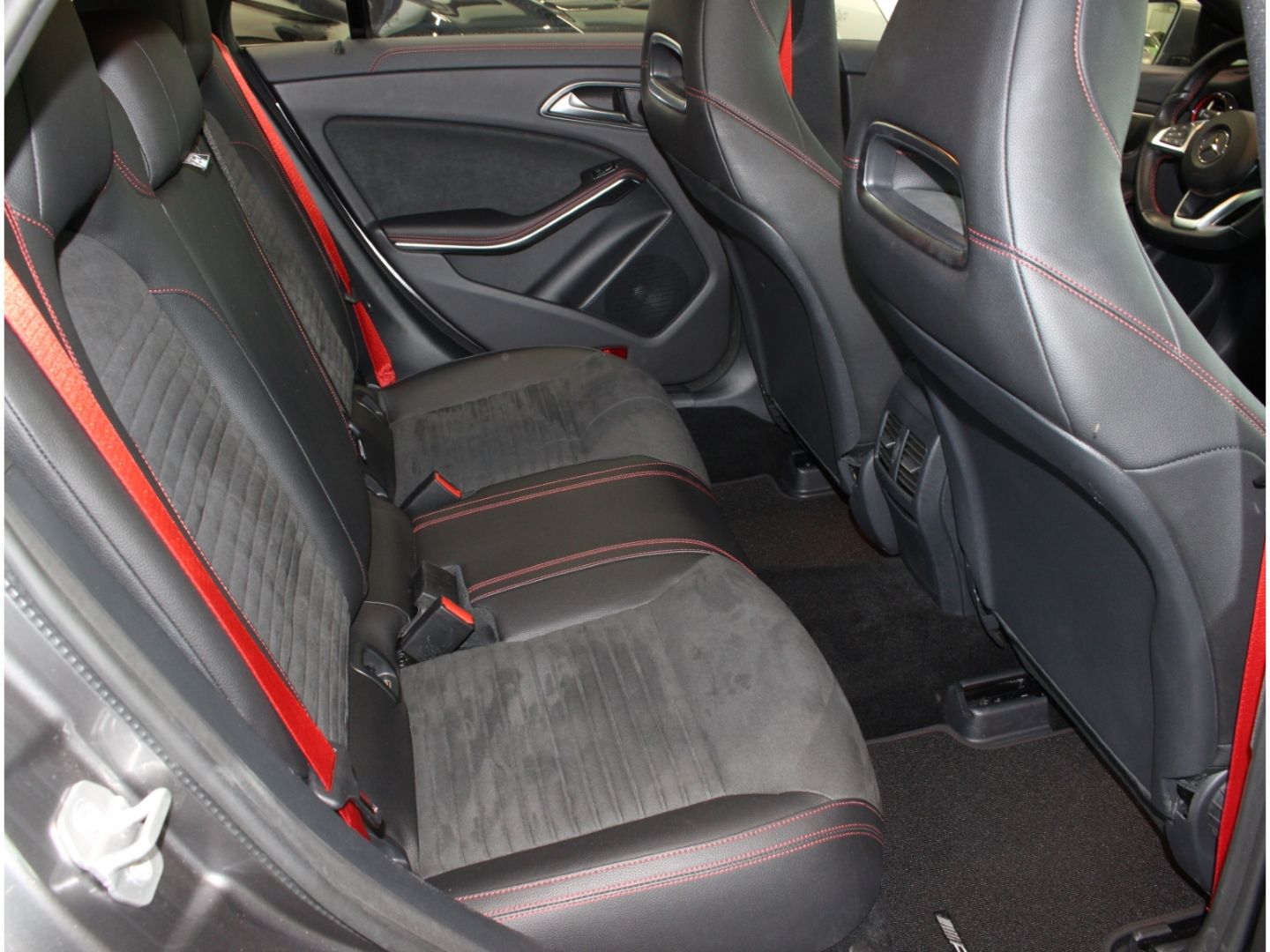 Fahrzeugabbildung Mercedes-Benz CLA 45 AMG Shooting Brake 4Matic 2.Hand*LED*TOP