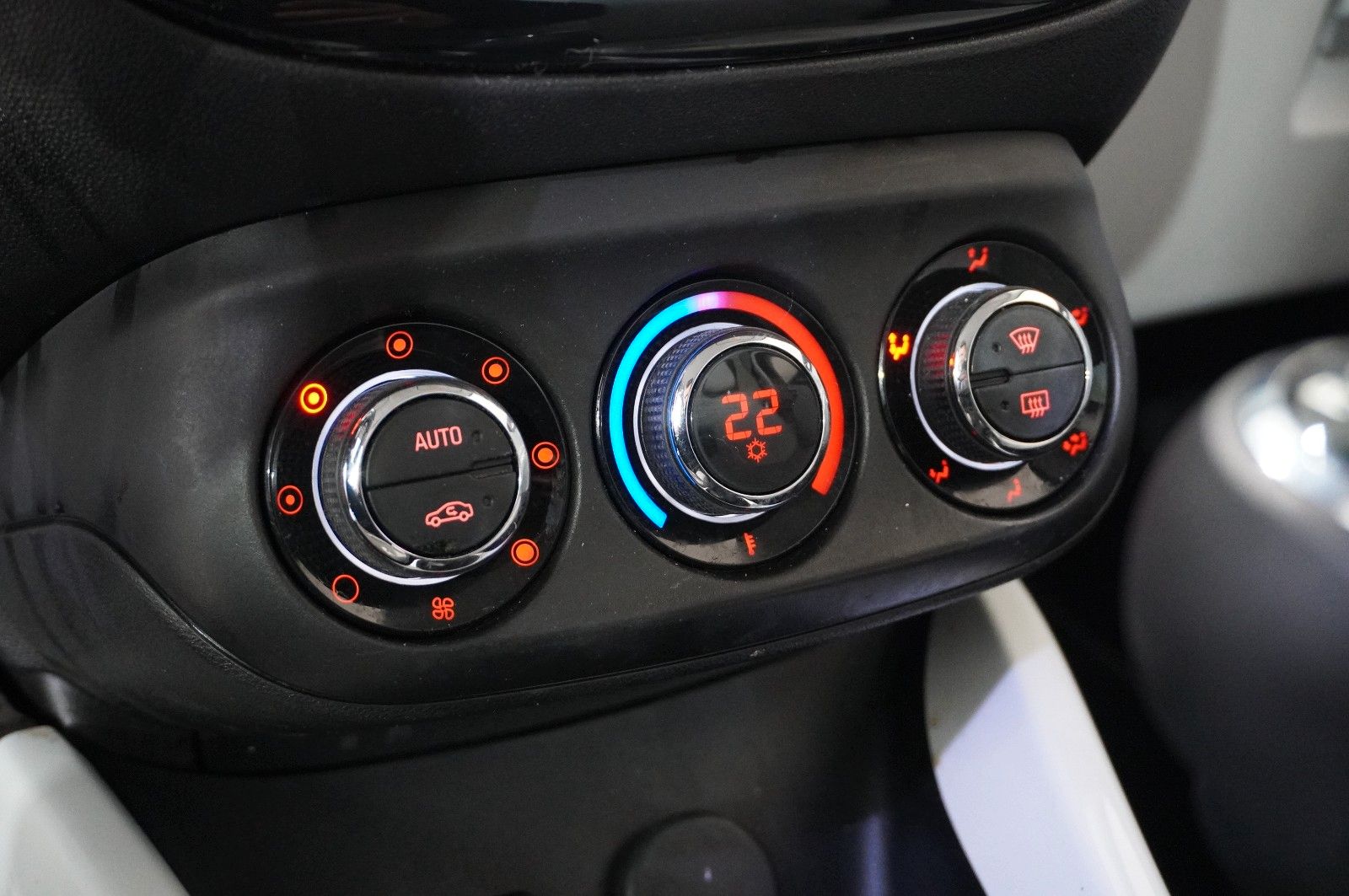 Fahrzeugabbildung Opel Adam 1.4 WHITE LINK LED/TEMP./SPORT/SH/KLIMA/USB