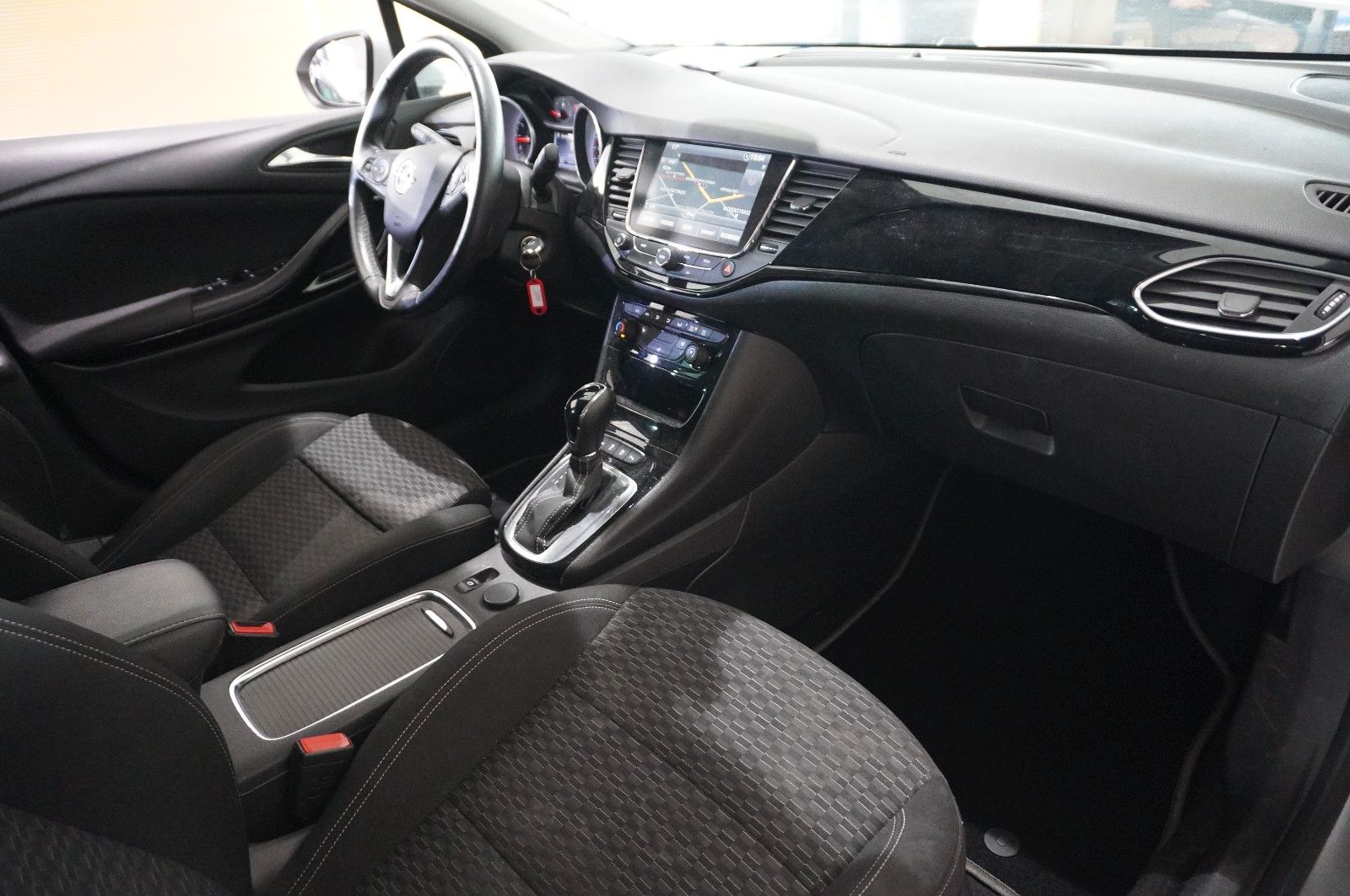 Fahrzeugabbildung Opel Astra K ST 1.4T ON NAVI/LED/KAMERA/SPORT/SH/TEMP