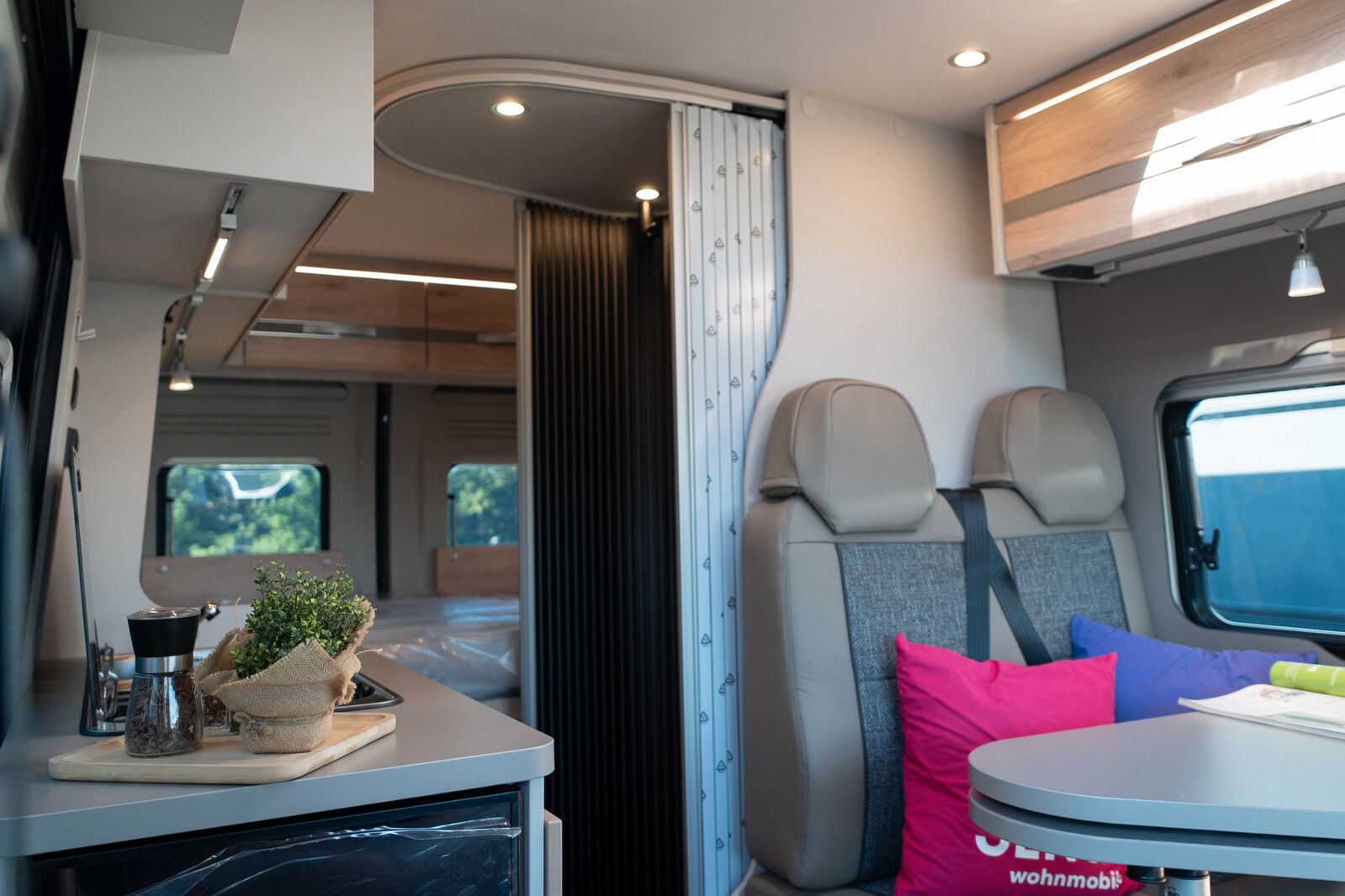 Fahrzeugabbildung Dethleffs Globetrail 540 DR Fiat Rahmenfenster, Markise
