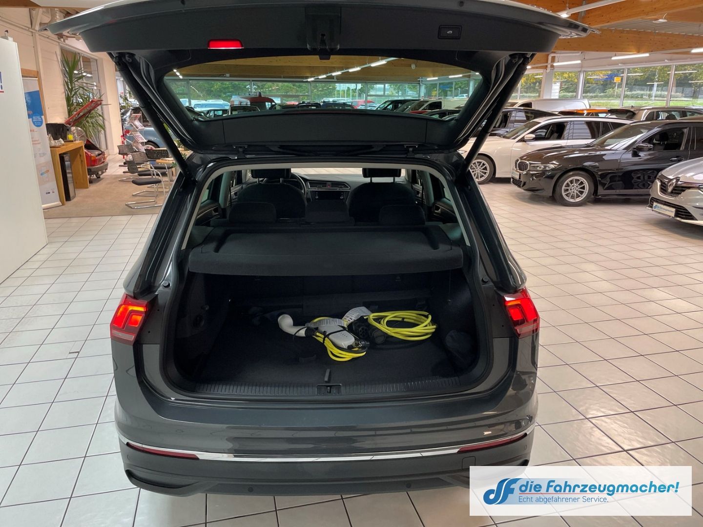 Fahrzeugabbildung Volkswagen Tiguan Active eHybrid Digitales Cockpit LED ACC