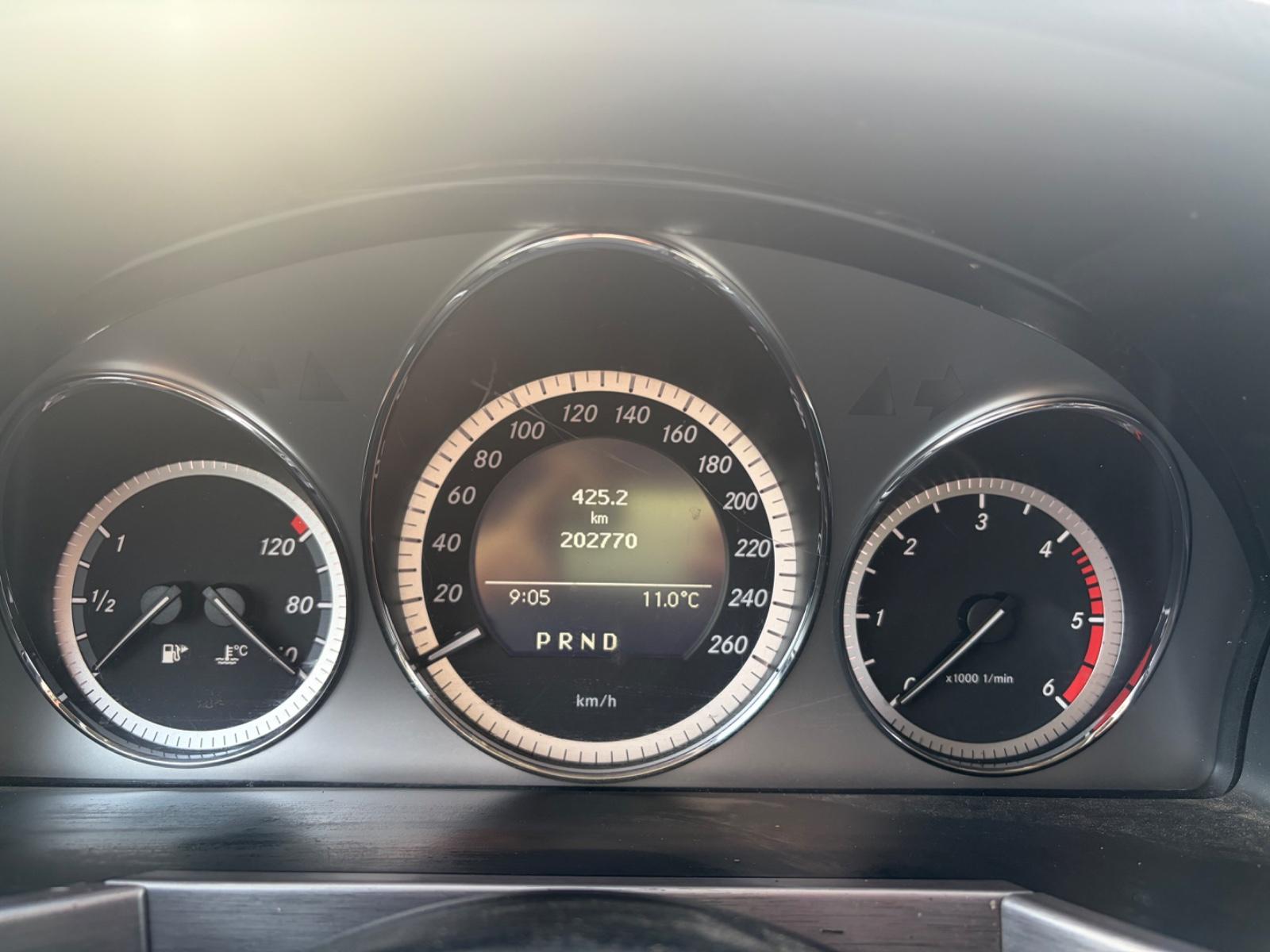 Mercedes-Benz GLK350 2010 — photo 17