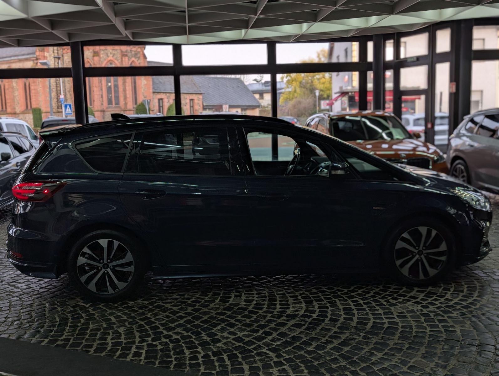 Fahrzeugabbildung Ford S-MAX ST-Line KAM SPORT ACC LED APP AHK MEMO SHZ