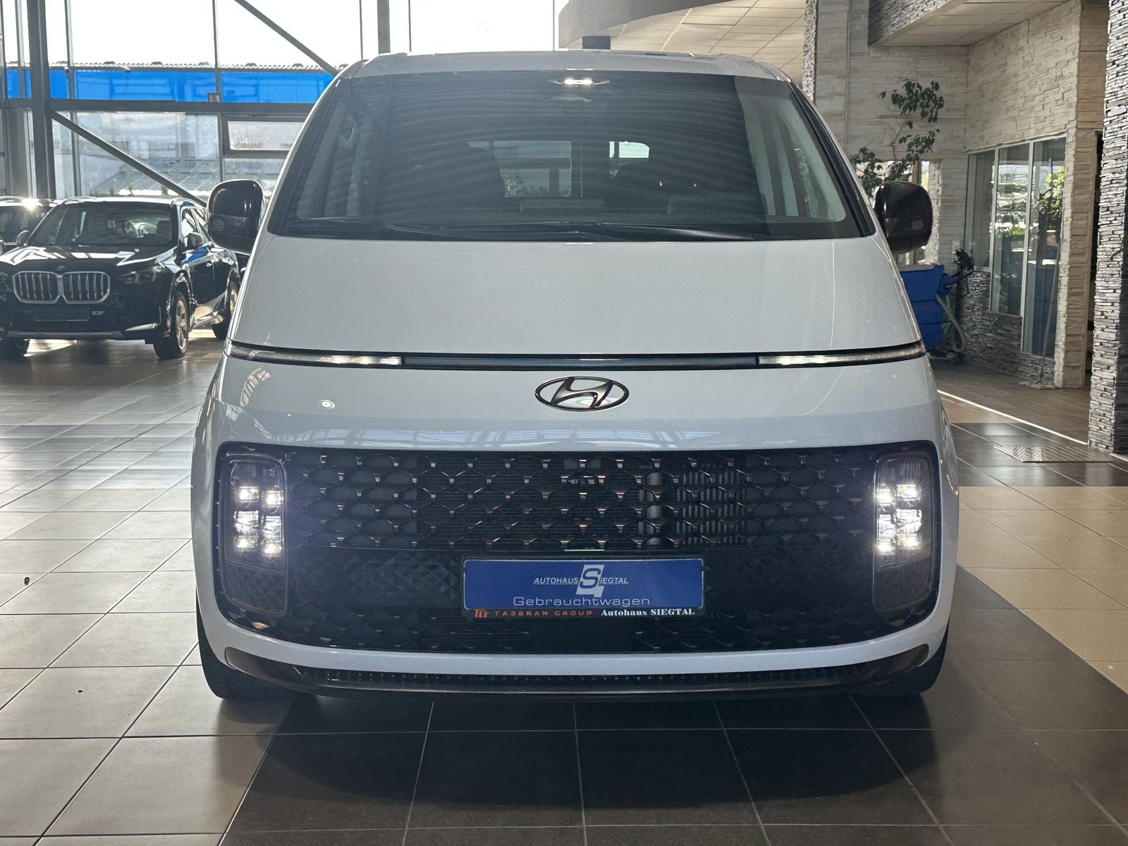 Hyundai Staria Signature 7-Sitzer Leder 360Cam BOSE Pano imagem 2