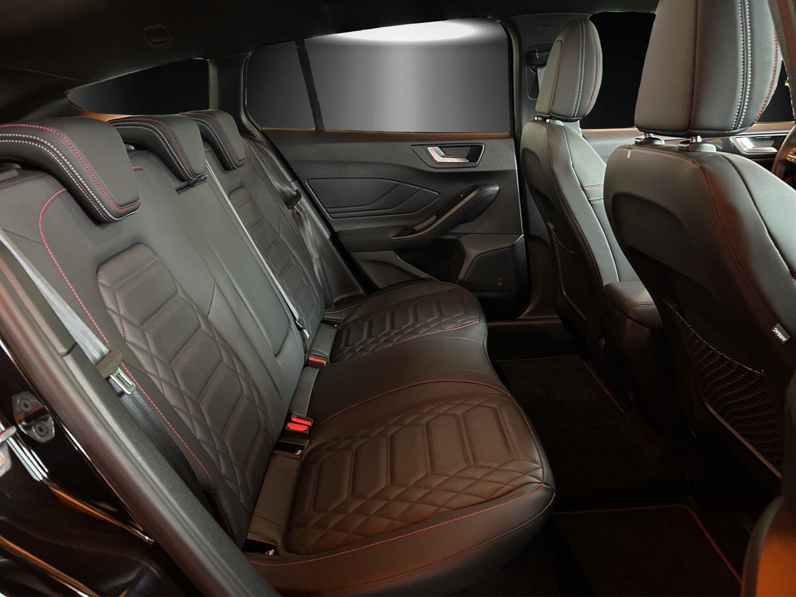 Fahrzeugabbildung Ford Focus 1.0 ST-Line X Aut./LED/ACC/KAMERA/NAVI/AHK