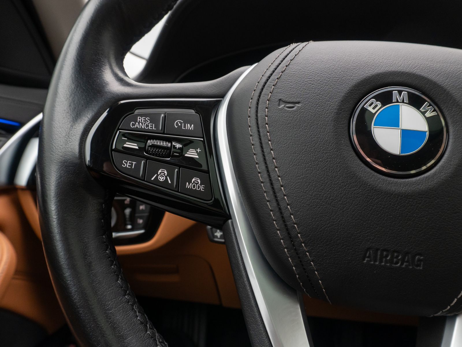 Fahrzeugabbildung BMW 530i xD Luxury Line DAB Kamera HUD HiFi Panorama