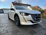 Peugeot e-208 136 GT + GT-Pack+SHZ+Pano+180 Gr Cam, Pano - Peugeot e-208 von privat