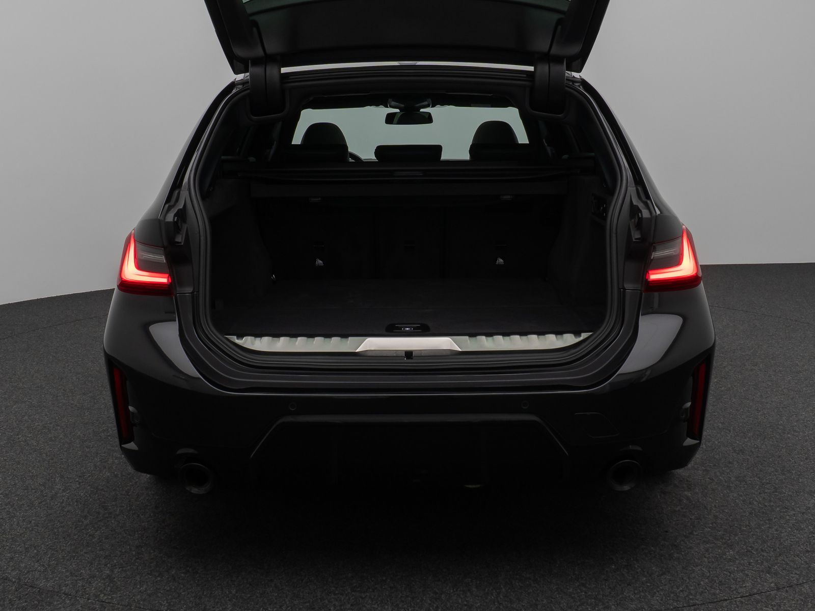 Fahrzeugabbildung BMW 330e xD M Sport Panorama Kamera HUD DAB H/K AHK