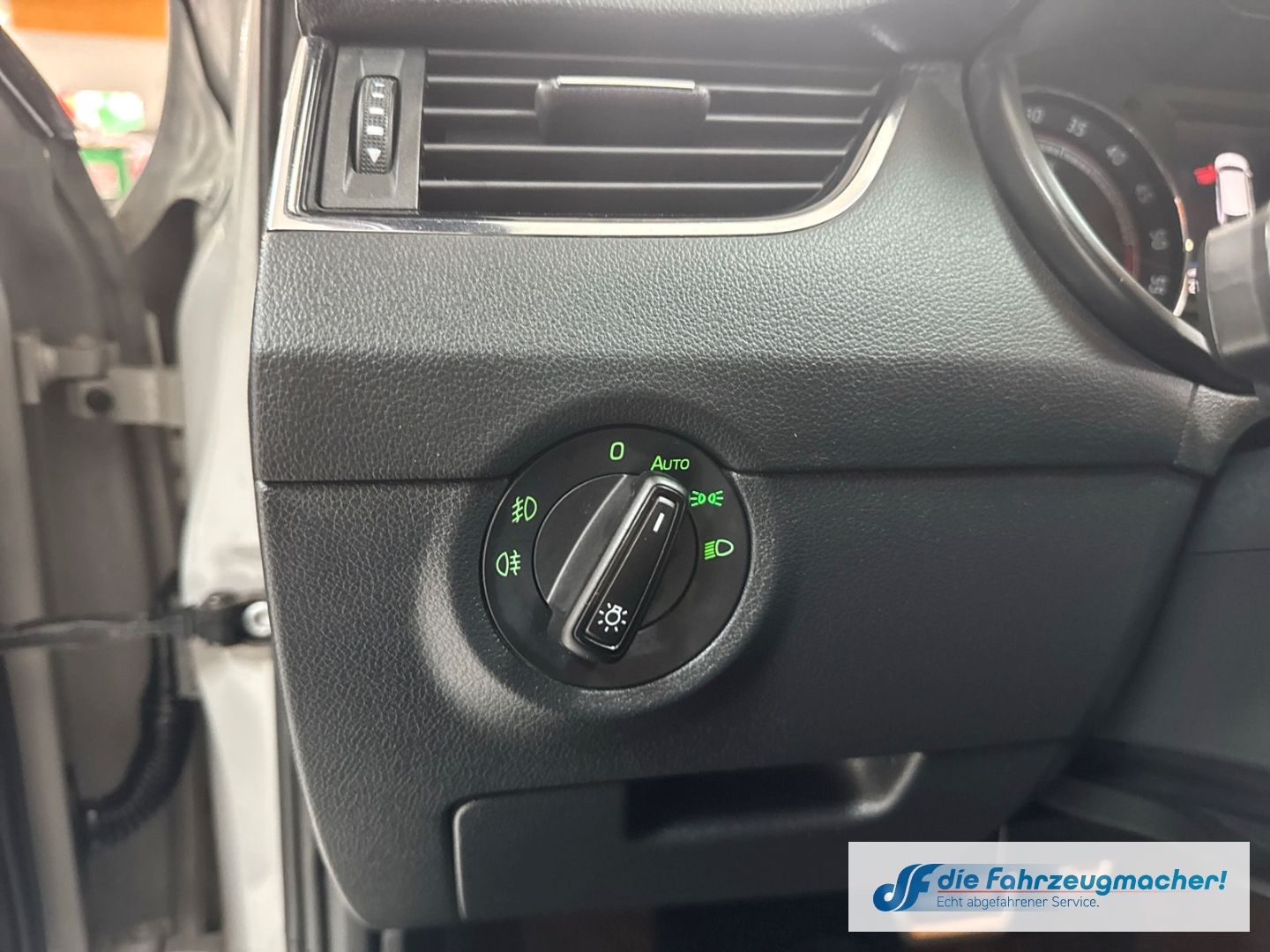 Fahrzeugabbildung SKODA Octavia Combi RS 4x4 Sportpaket AHK Navi LED *EX