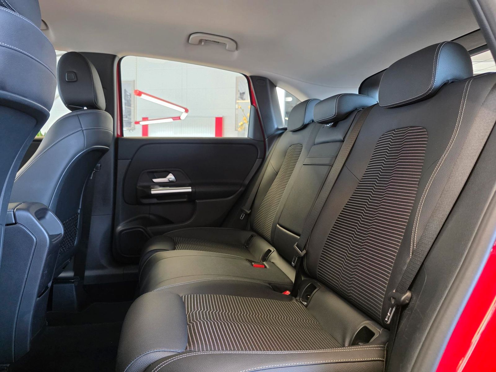 Fahrzeugabbildung Mercedes-Benz B250 Autom. /LED/Navi/StandHz/Park-As/Ahk