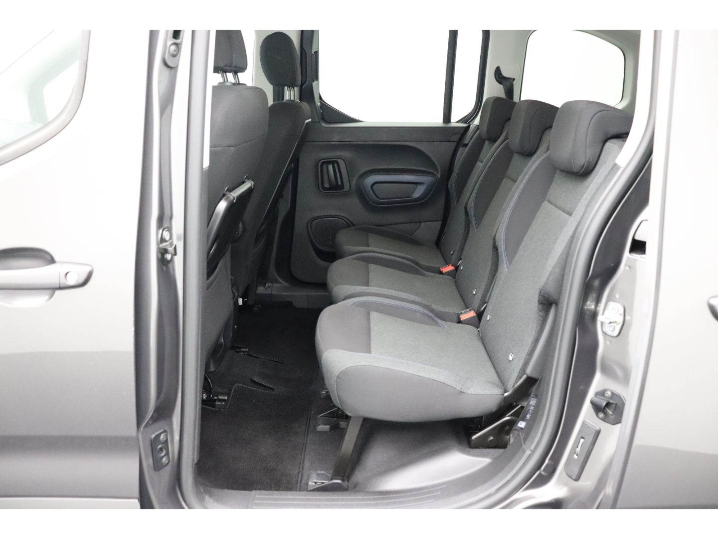 Fahrzeugabbildung Peugeot Rifter 1.2 Pure Tech Allure Pack L1 AUTOMATIK