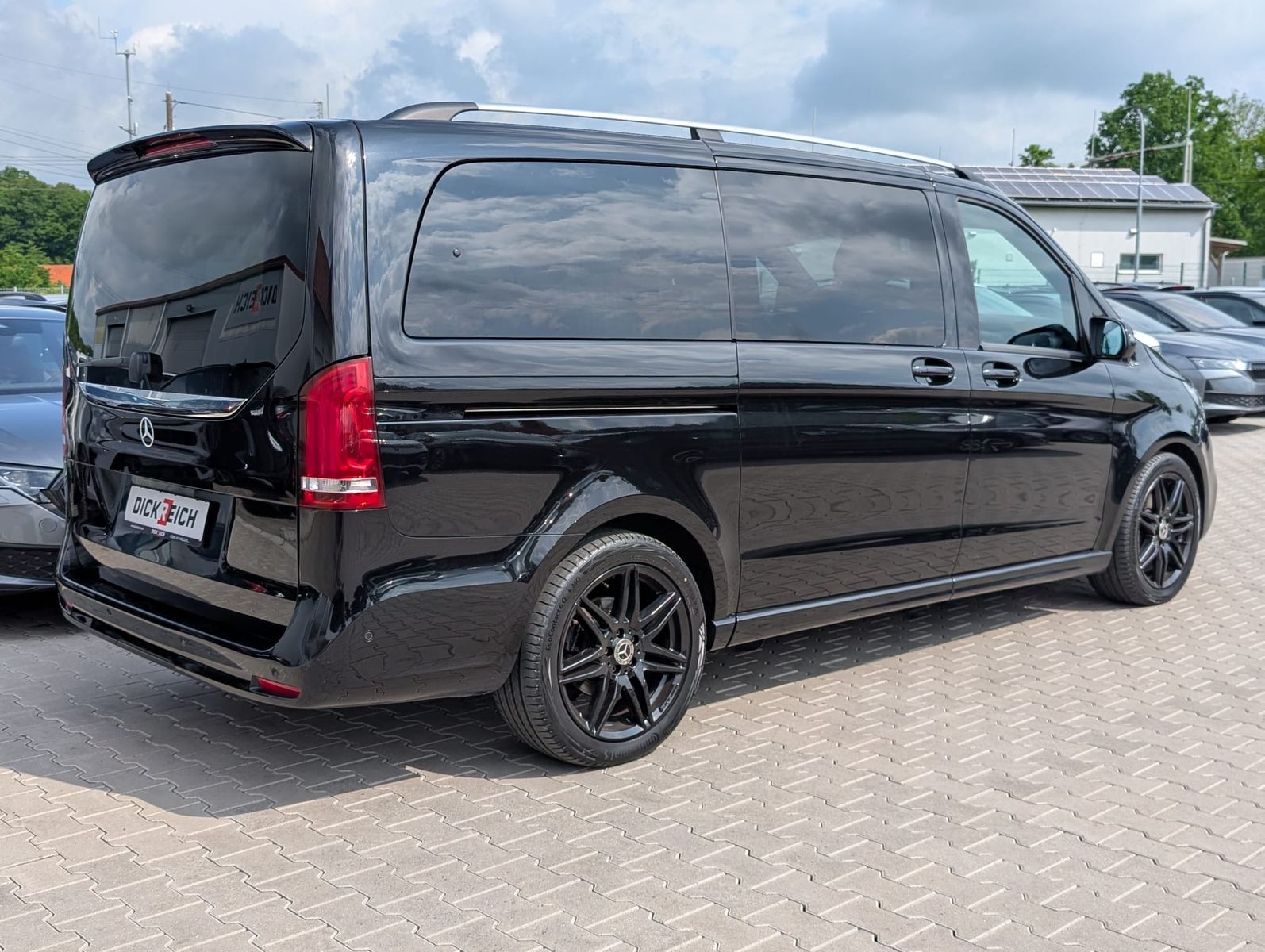 Fahrzeugabbildung Mercedes-Benz V 250 d AMG lang LEDER*DISTR.*BURM.*StandH.*LED