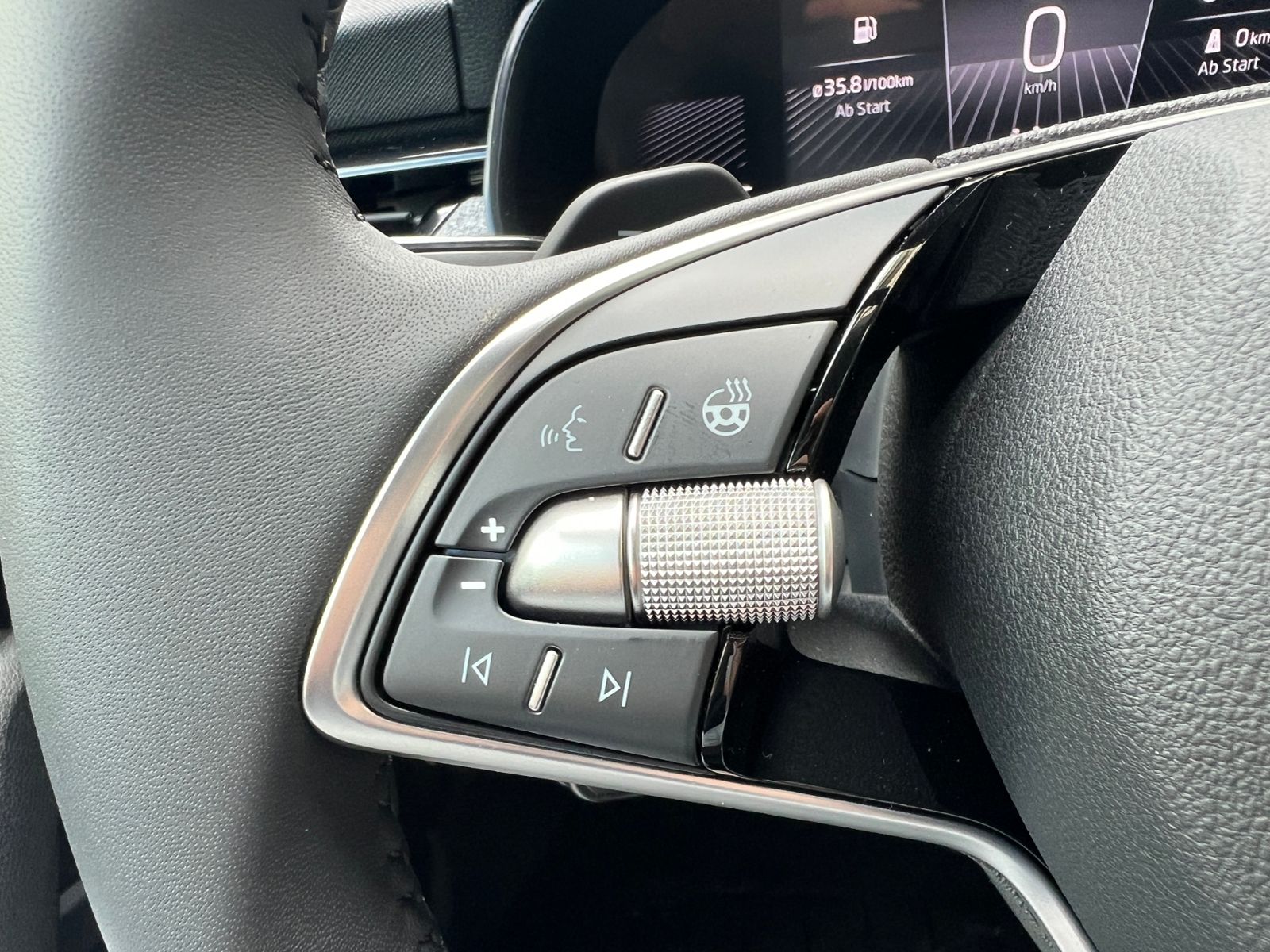 Fahrzeugabbildung SKODA Scala Selection 1.0 TSI DSG *LED, ACC, Kamera, 1