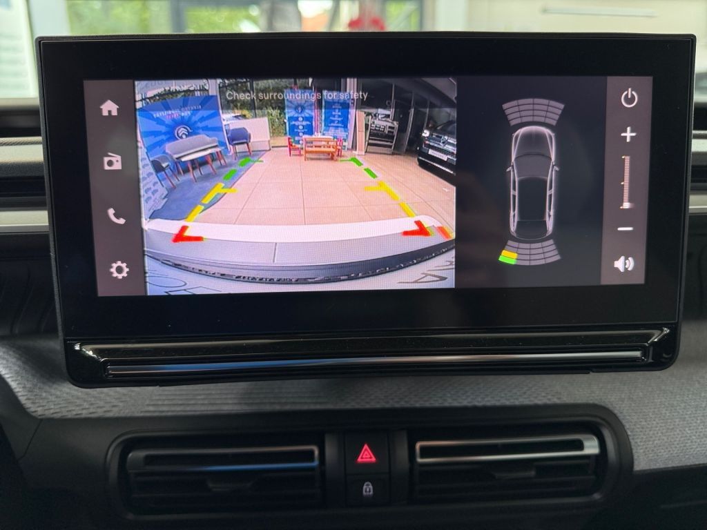 Fahrzeugabbildung Citroën e-C3 Aircross PLUS / Winter Paket