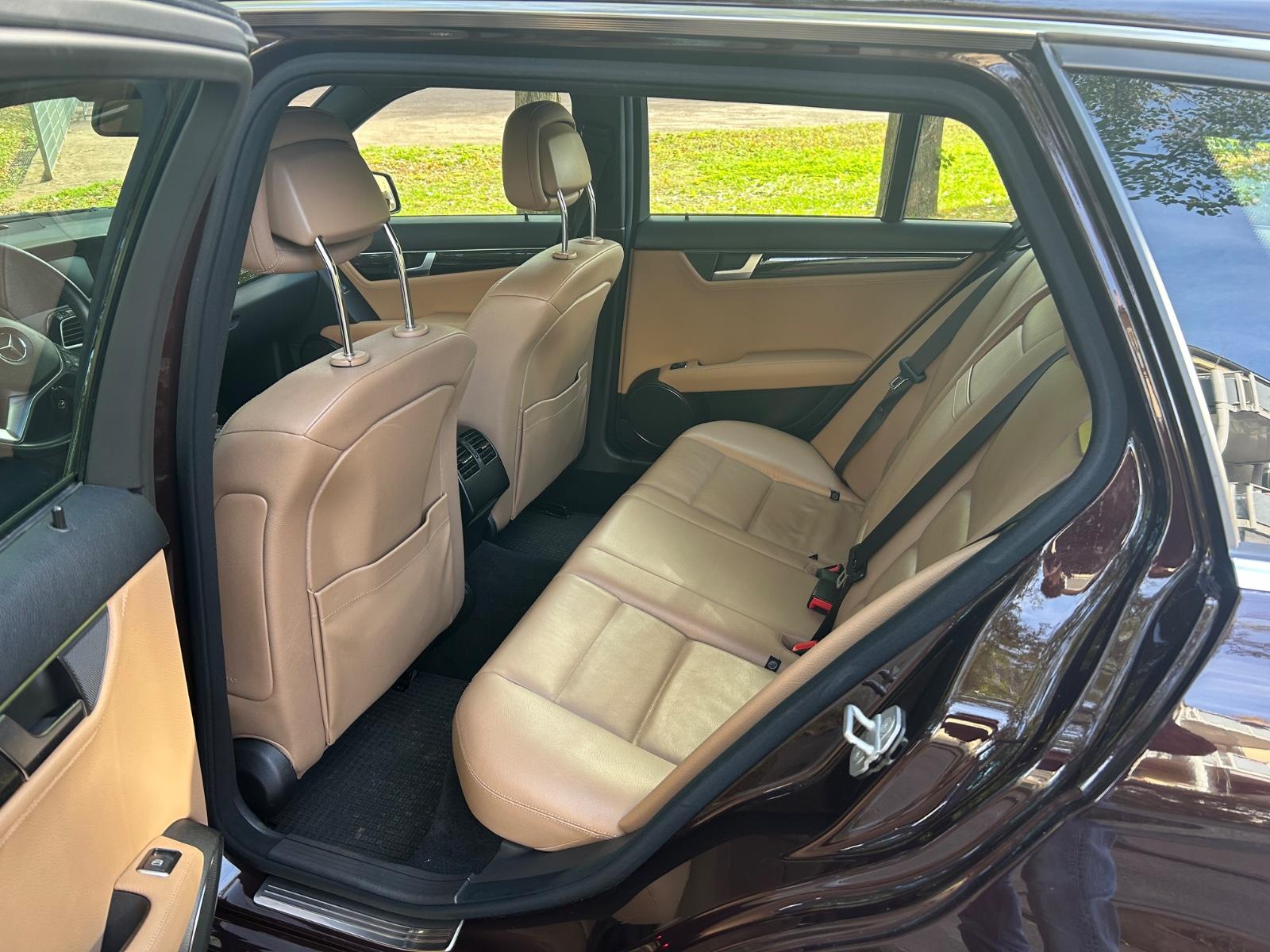 Mercedes-Benz C220 2011 — photo 7