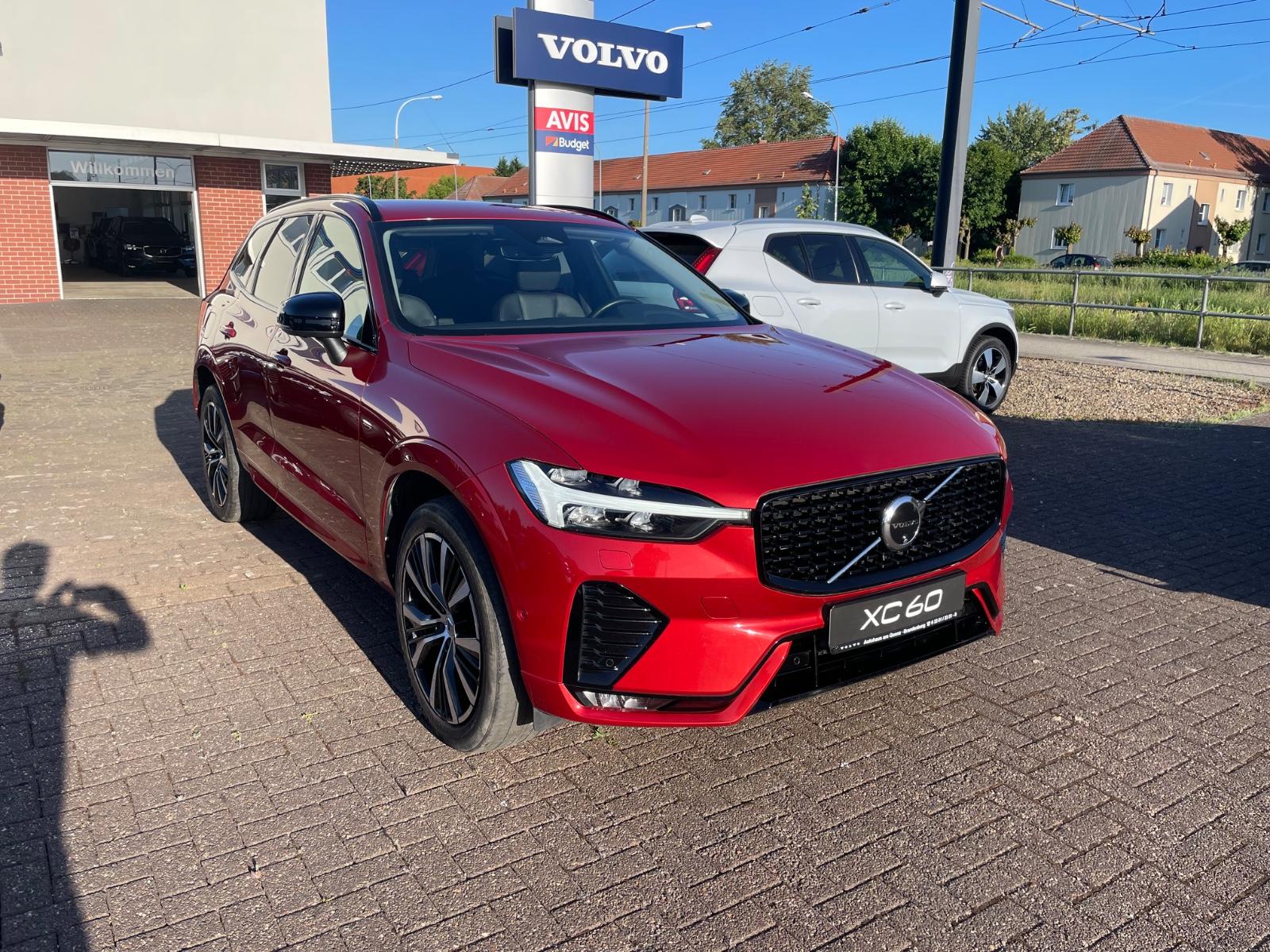 Volvo XC60 B4 D AWD Plus Dark FahrerAss 360 H&K S. AHK
