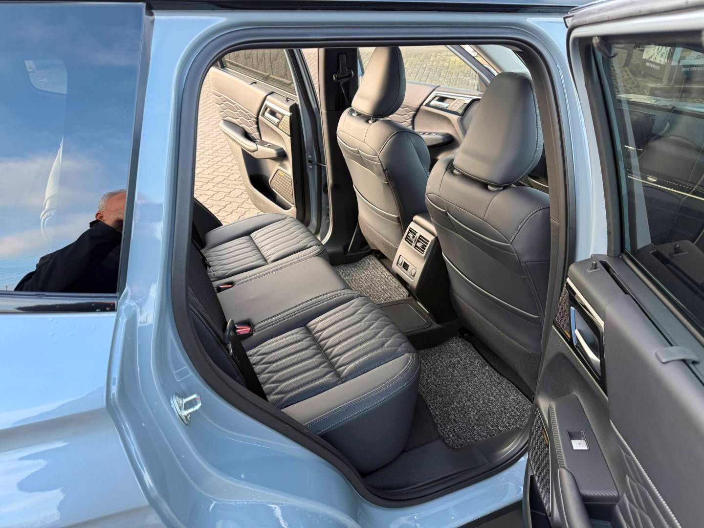 Fahrzeugabbildung Mitsubishi Outlander Plug-in TOP- Black Line