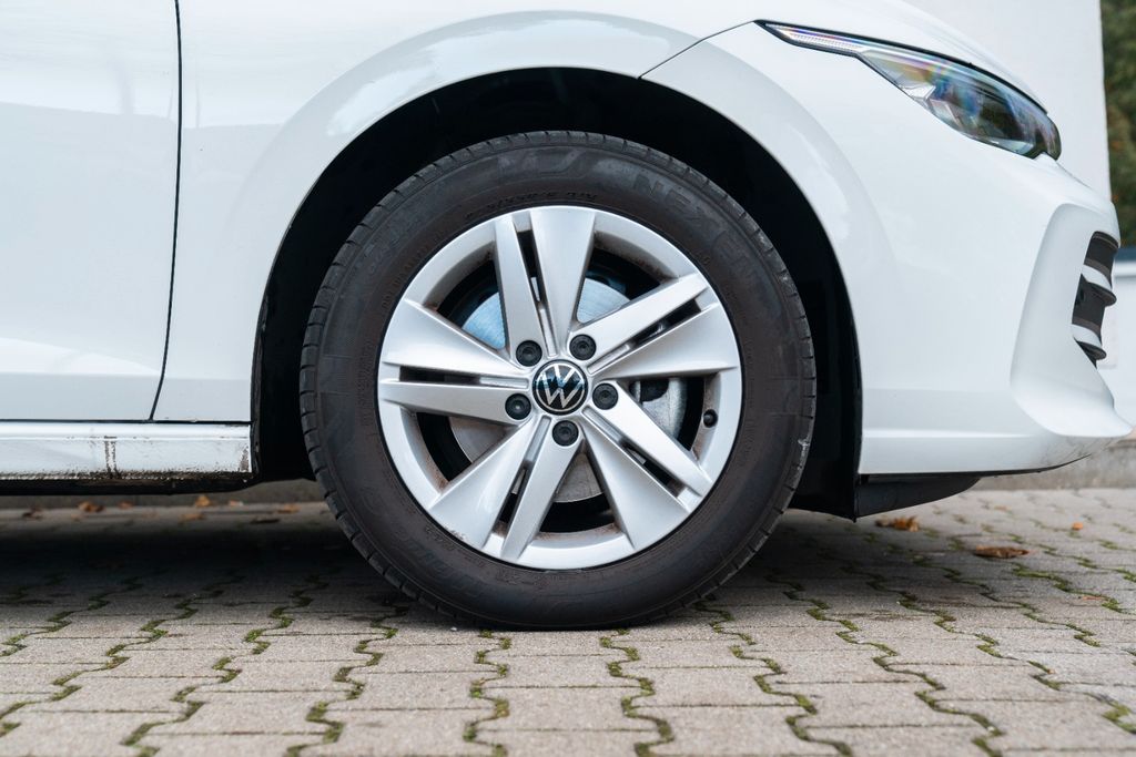 Volkswagen Golf 8 2.0 TDI LIFE/ BUSINESS/ AHK/ LED+ Volkswagen Golf 8 2.0 TDI LIFE/ BUSINESS/ AHK/ LED+