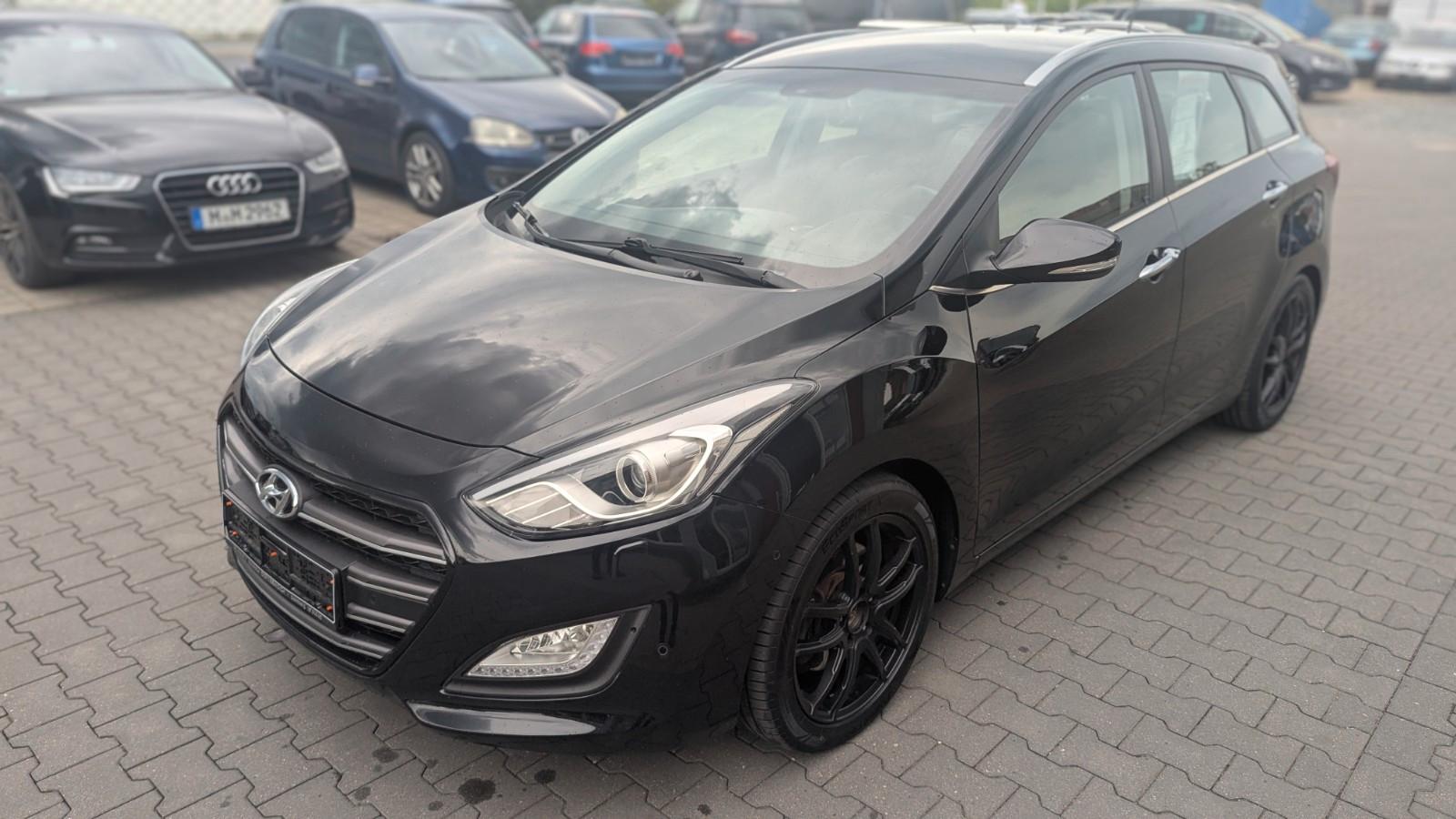 Hyundai i30 blue 1.6 CRDi Premium DCT