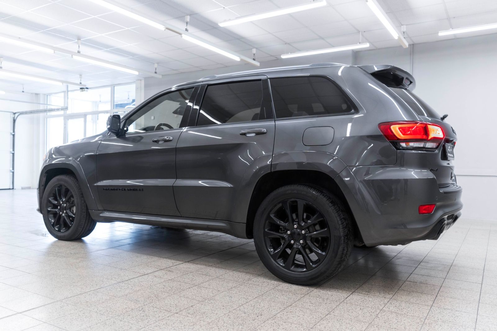 Fahrzeugabbildung Jeep Grand Cherokee Laredo X 3,6L LPG 4X4 KAM PANO