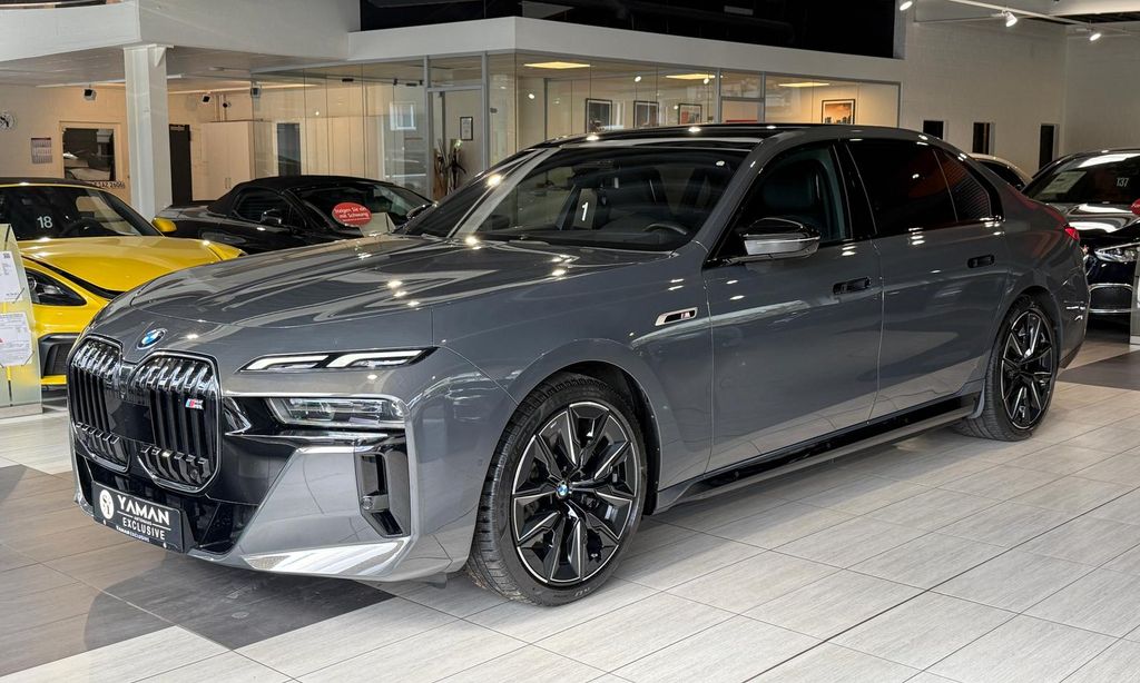 BMW i7