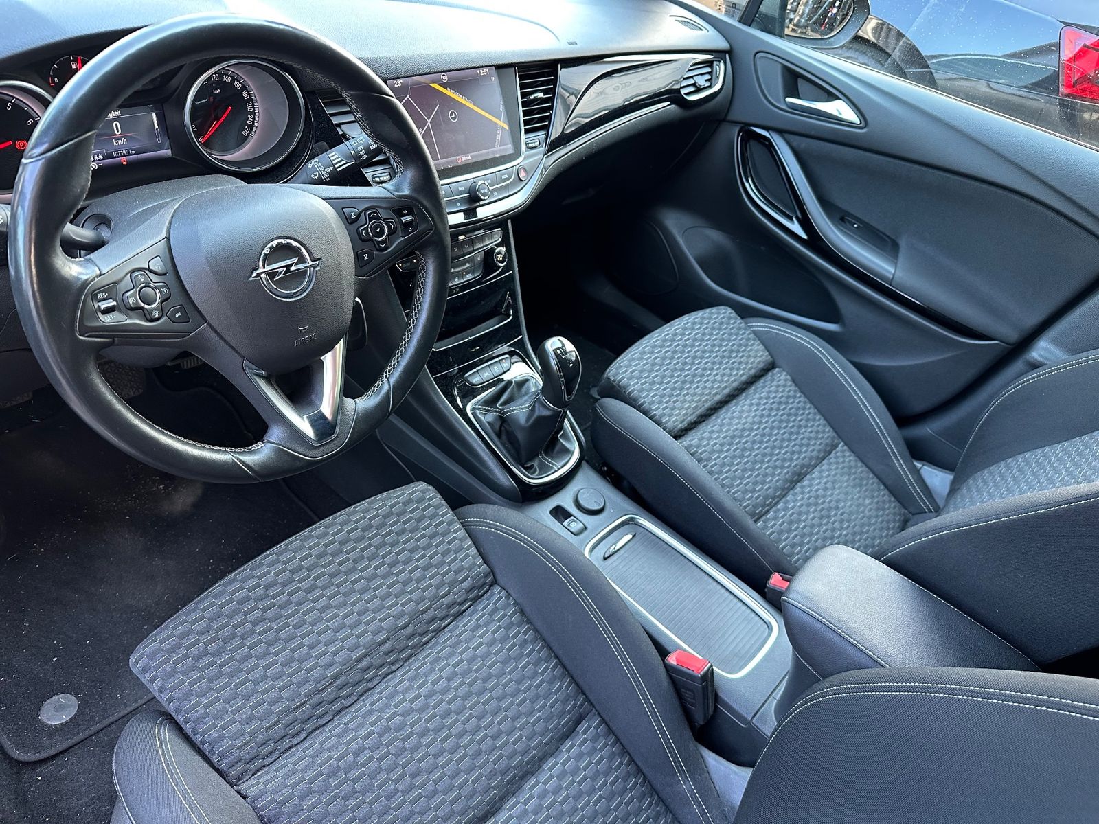 Fahrzeugabbildung Opel Astra 1.4 Turbo NAV+KAM+SHZ+PDC+KLIMA+TEMPOMAT