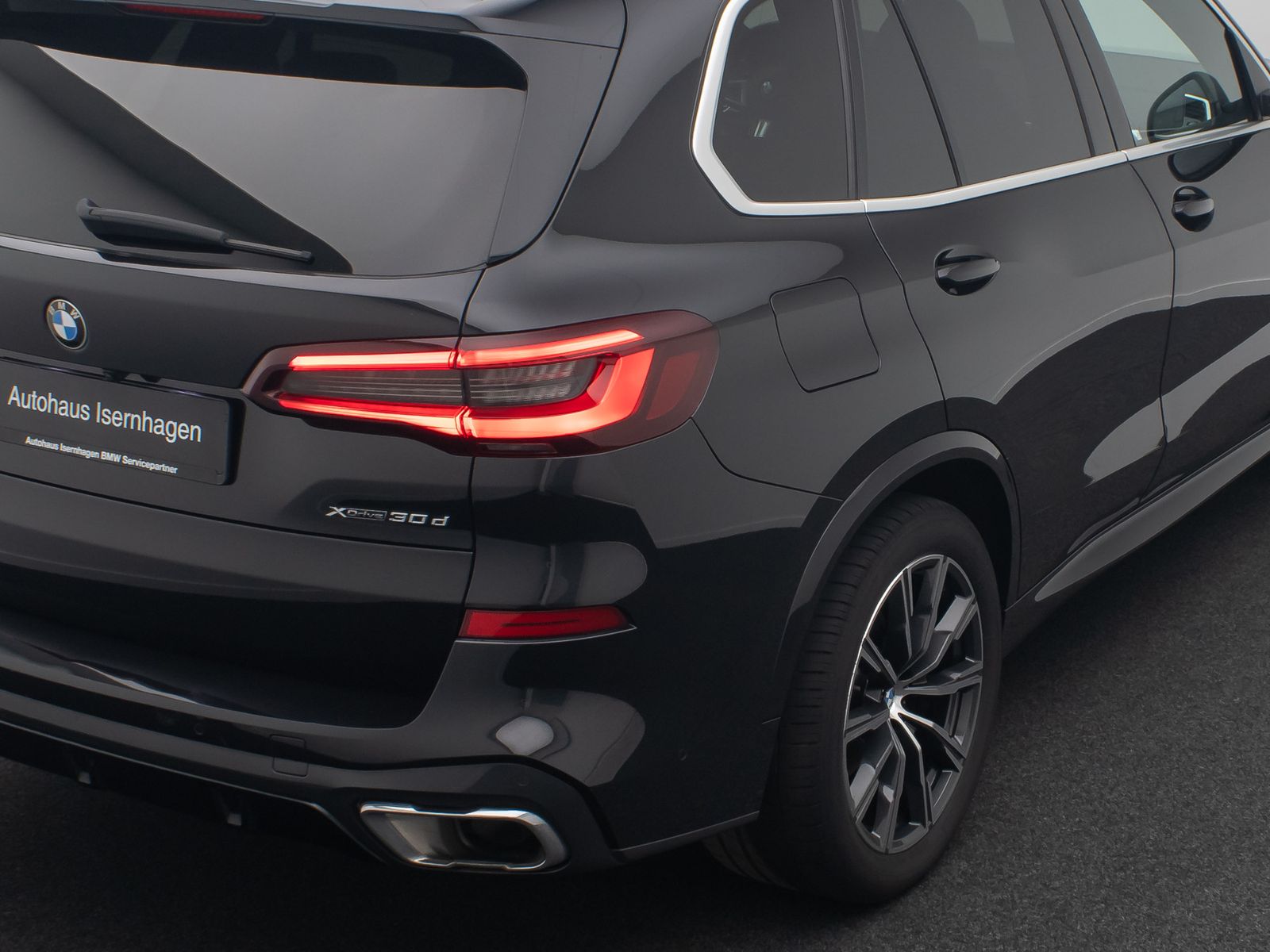 Fahrzeugabbildung BMW X5 xD30d M Sport 360° HUD DAB HiFi AHK Panorama
