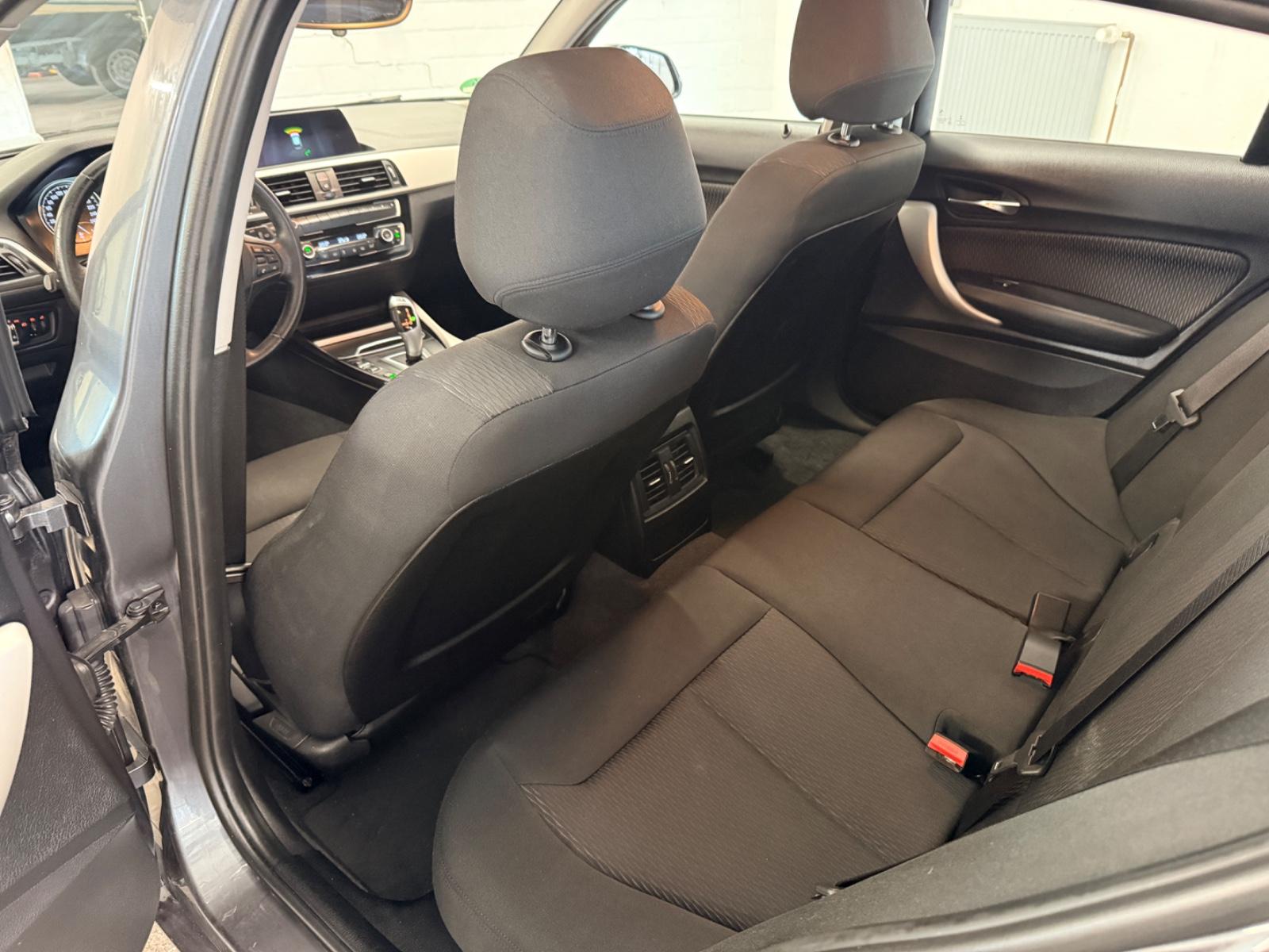 BMW 118i Aut. 5-türig Navi Shz PDC Tempo Klimaaut.